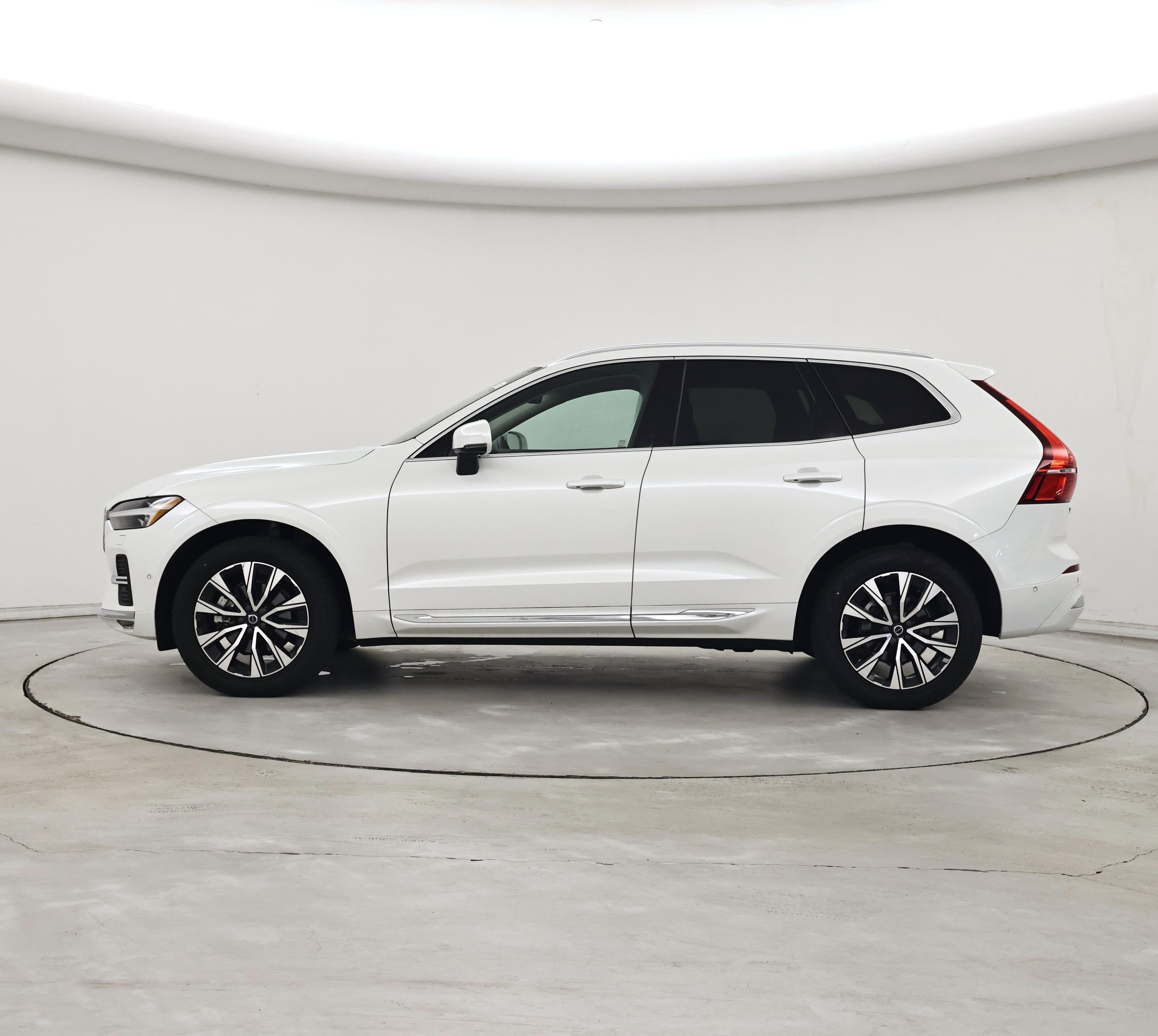 Thumbnail: 2023 Volvo XC60 - 3