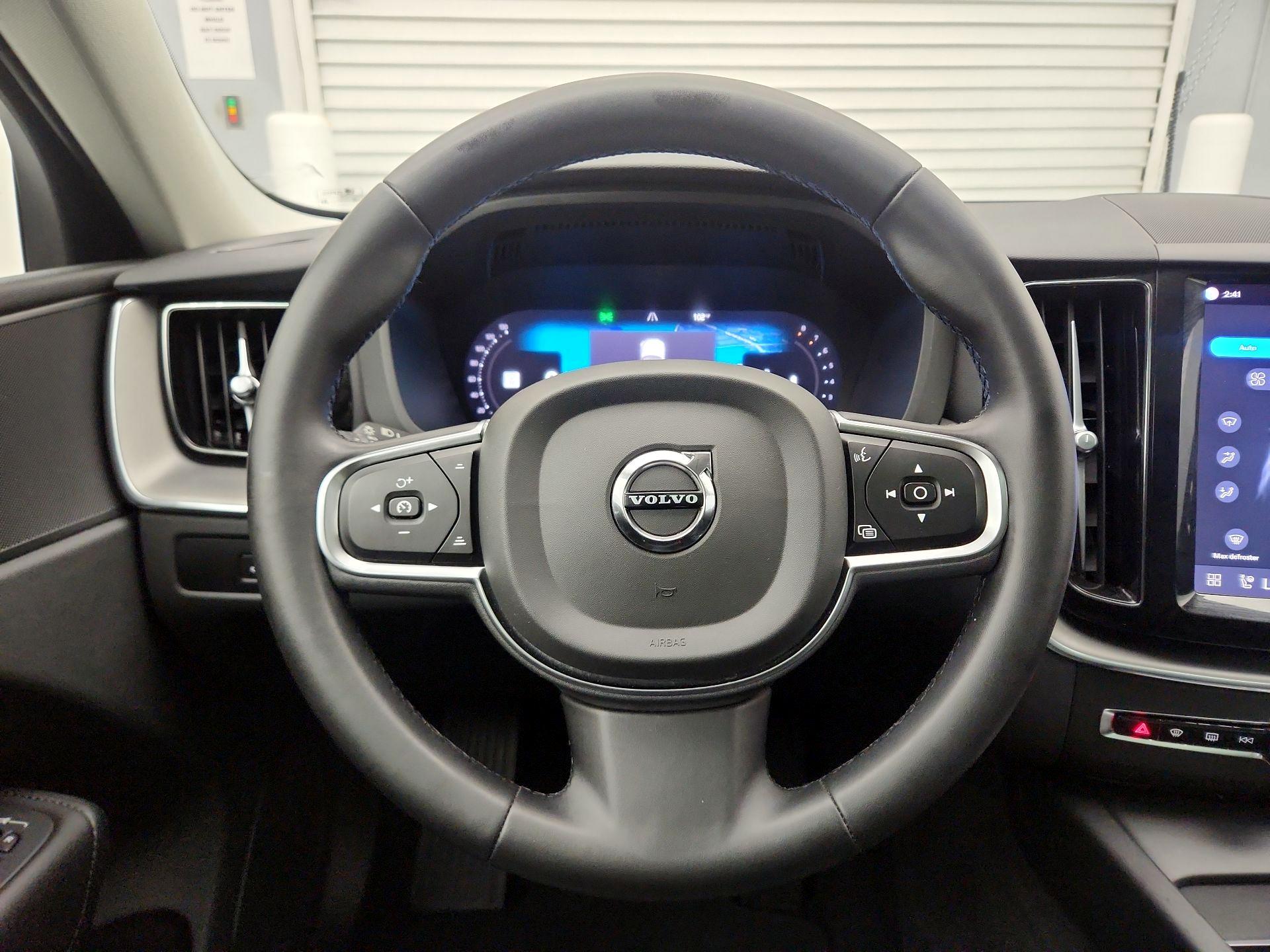 Thumbnail: 2023 Volvo XC60 - 10