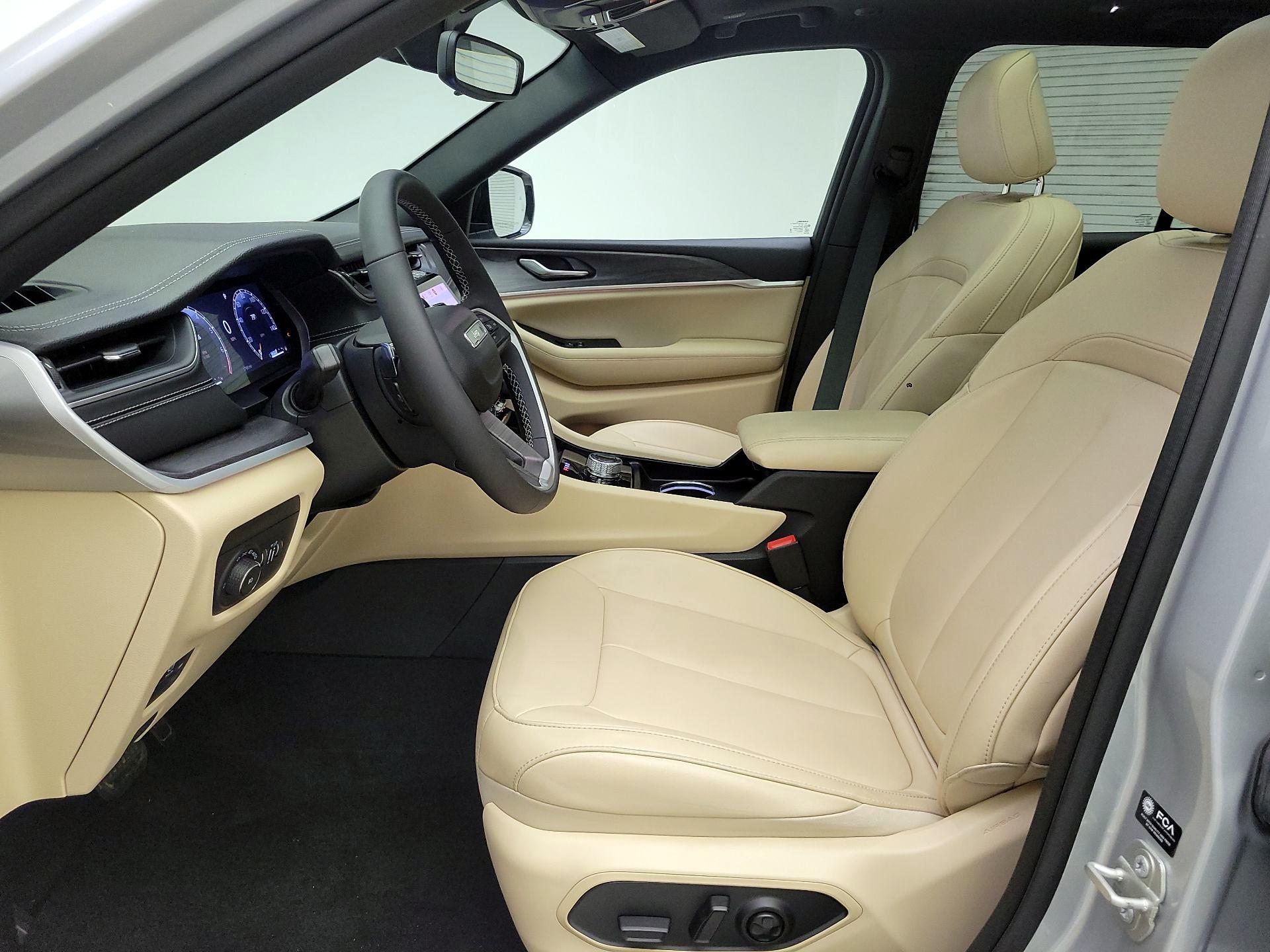 Thumbnail: 2024 Jeep Grand Cherokee - 11