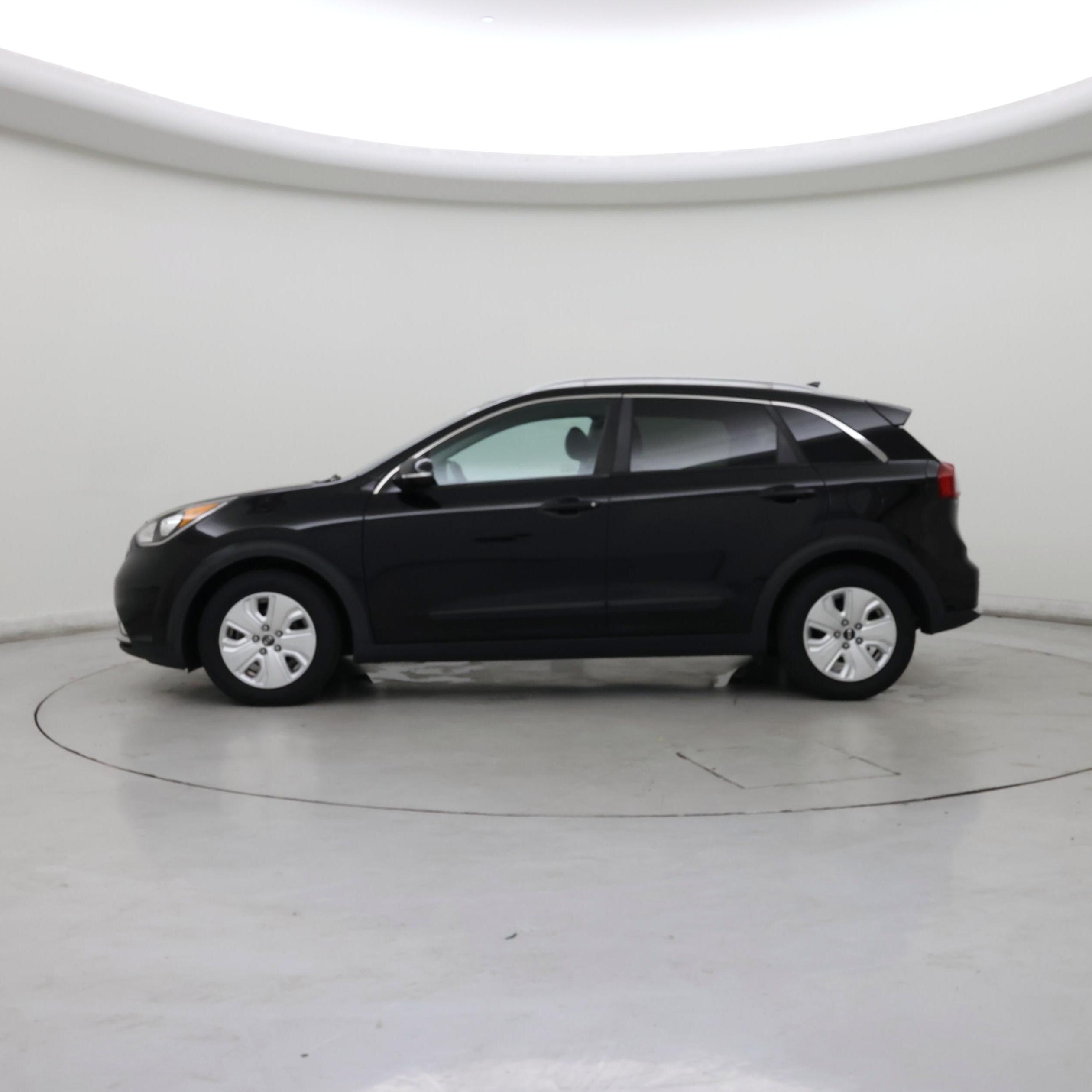 Thumbnail: 2017 Kia Niro - 3