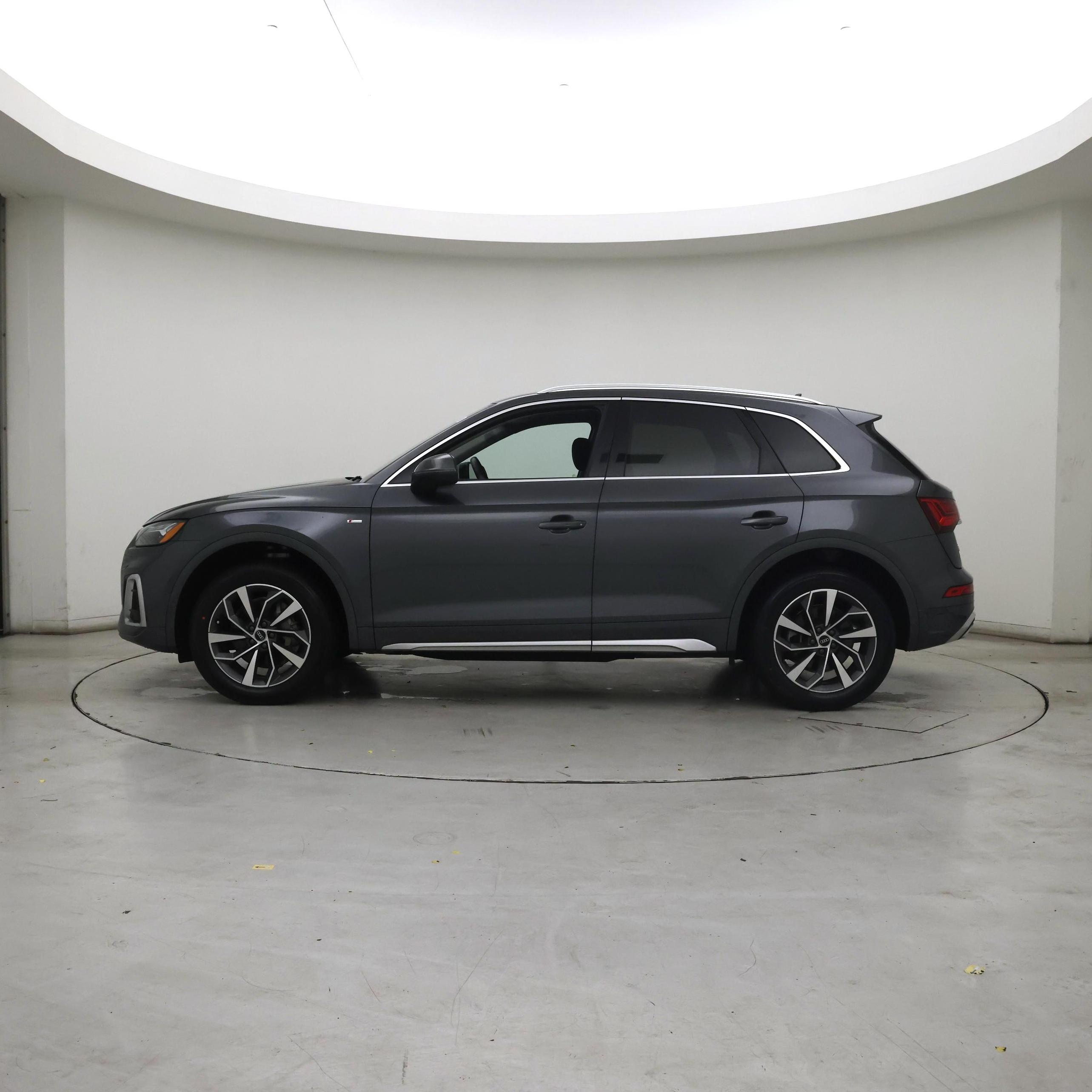 Thumbnail: 2023 Audi Q5 - 3