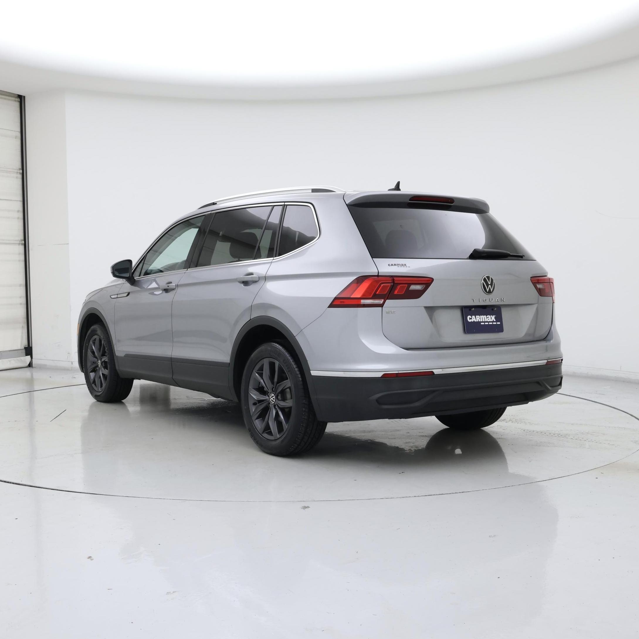 Thumbnail: 2023 Volkswagen Tiguan - 2