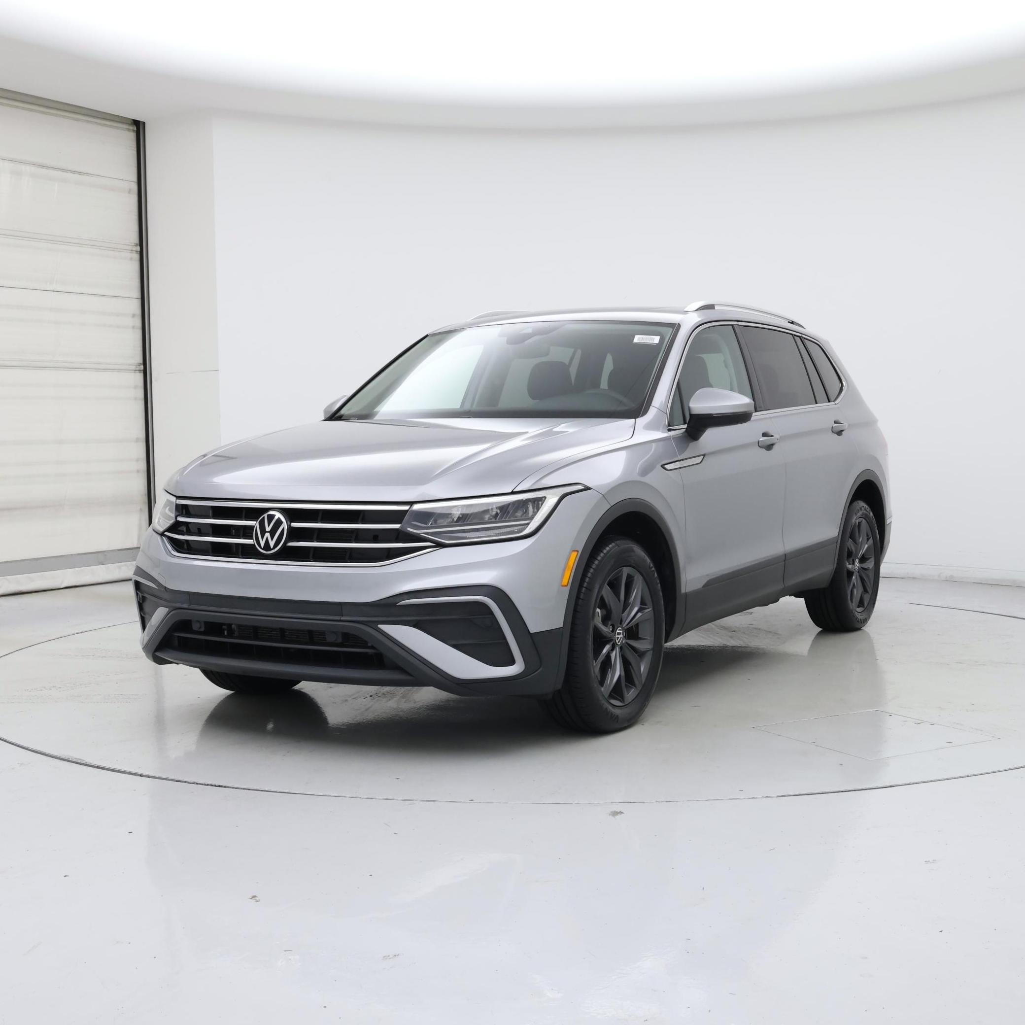Thumbnail: 2023 Volkswagen Tiguan - 4