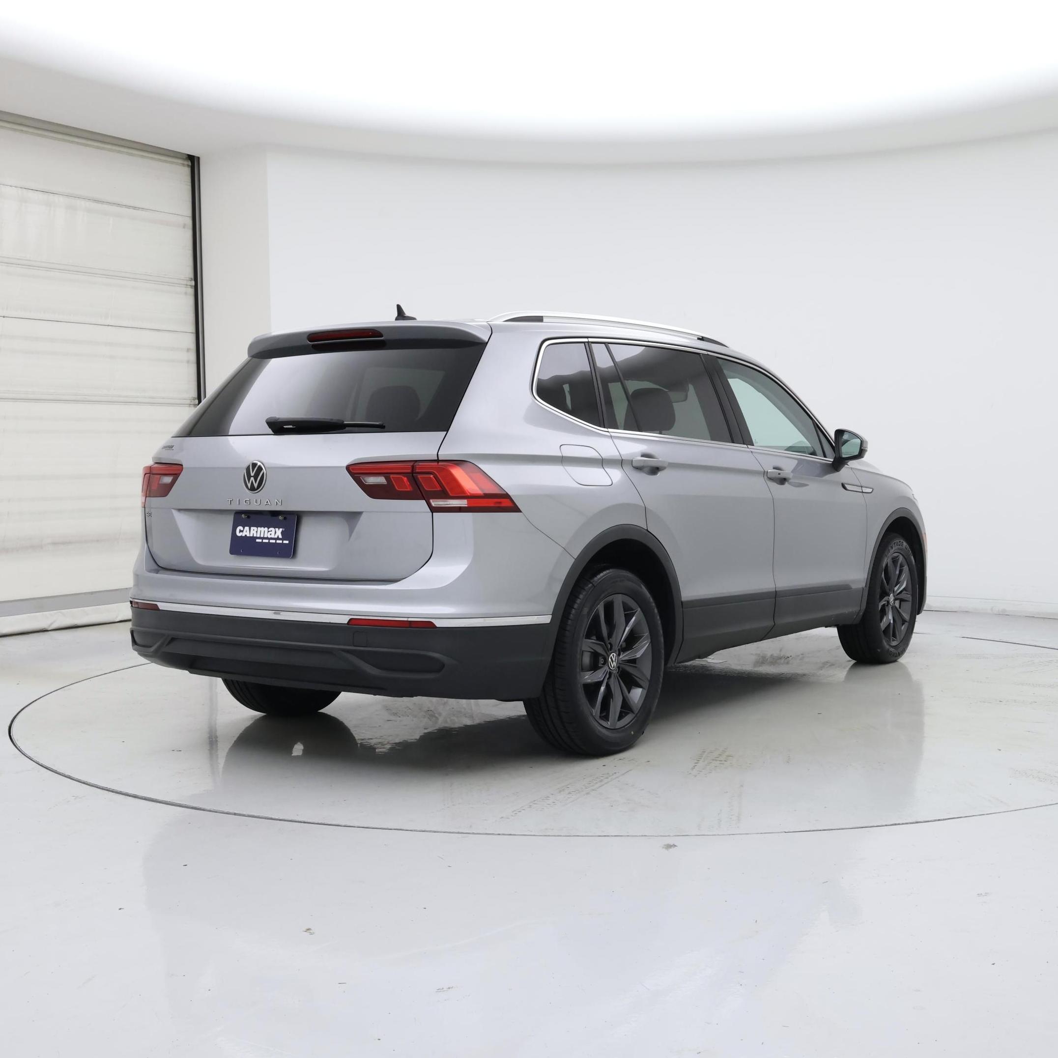 Thumbnail: 2023 Volkswagen Tiguan - 8