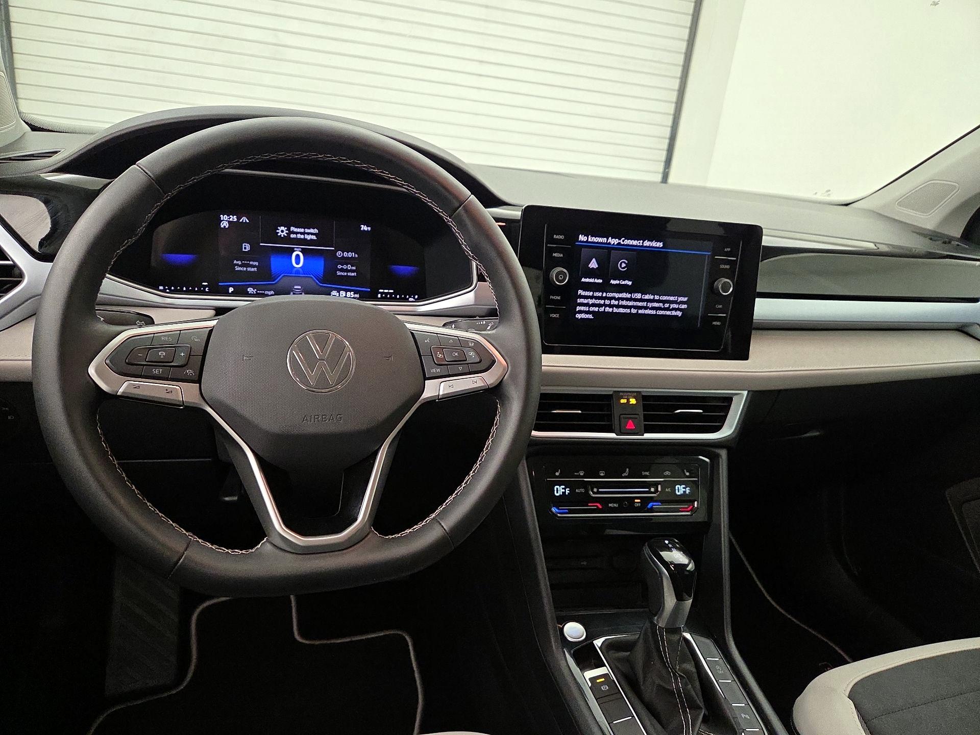 Thumbnail: 2025 Volkswagen Taos - 10