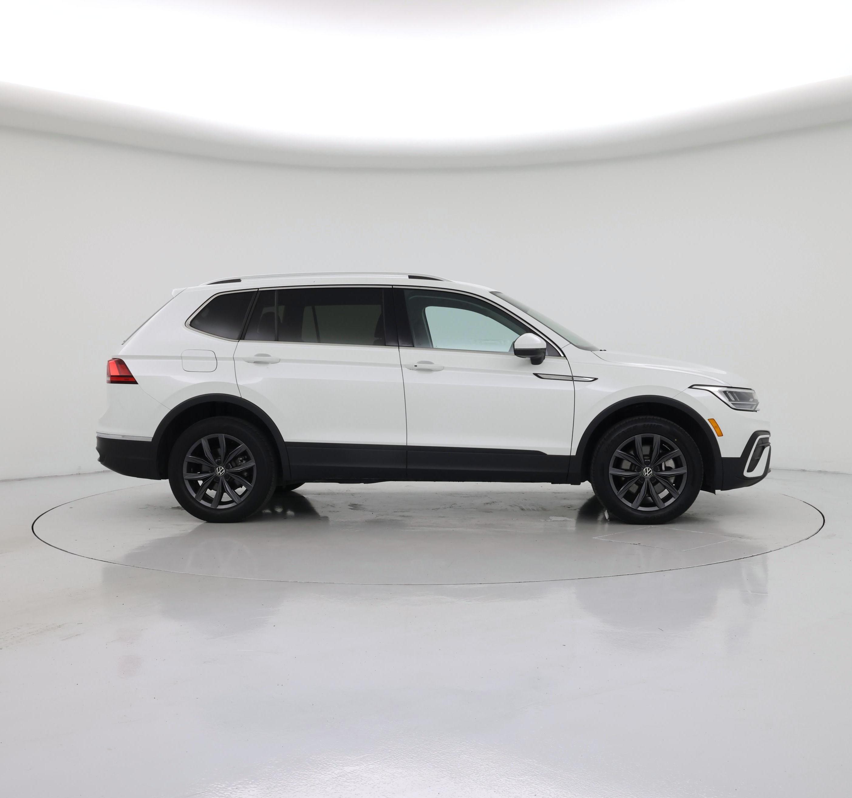 Thumbnail: 2023 Volkswagen Tiguan - 7