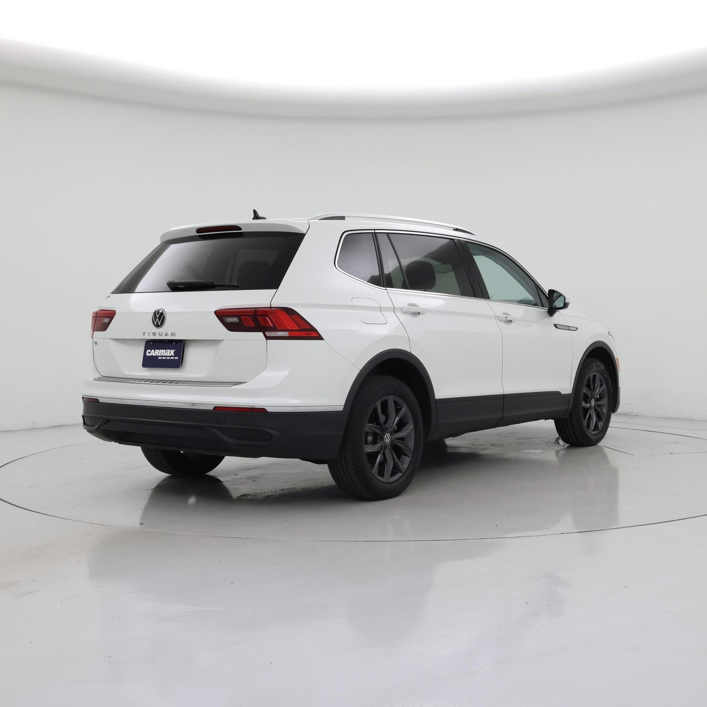 Thumbnail: 2023 Volkswagen Tiguan - 8