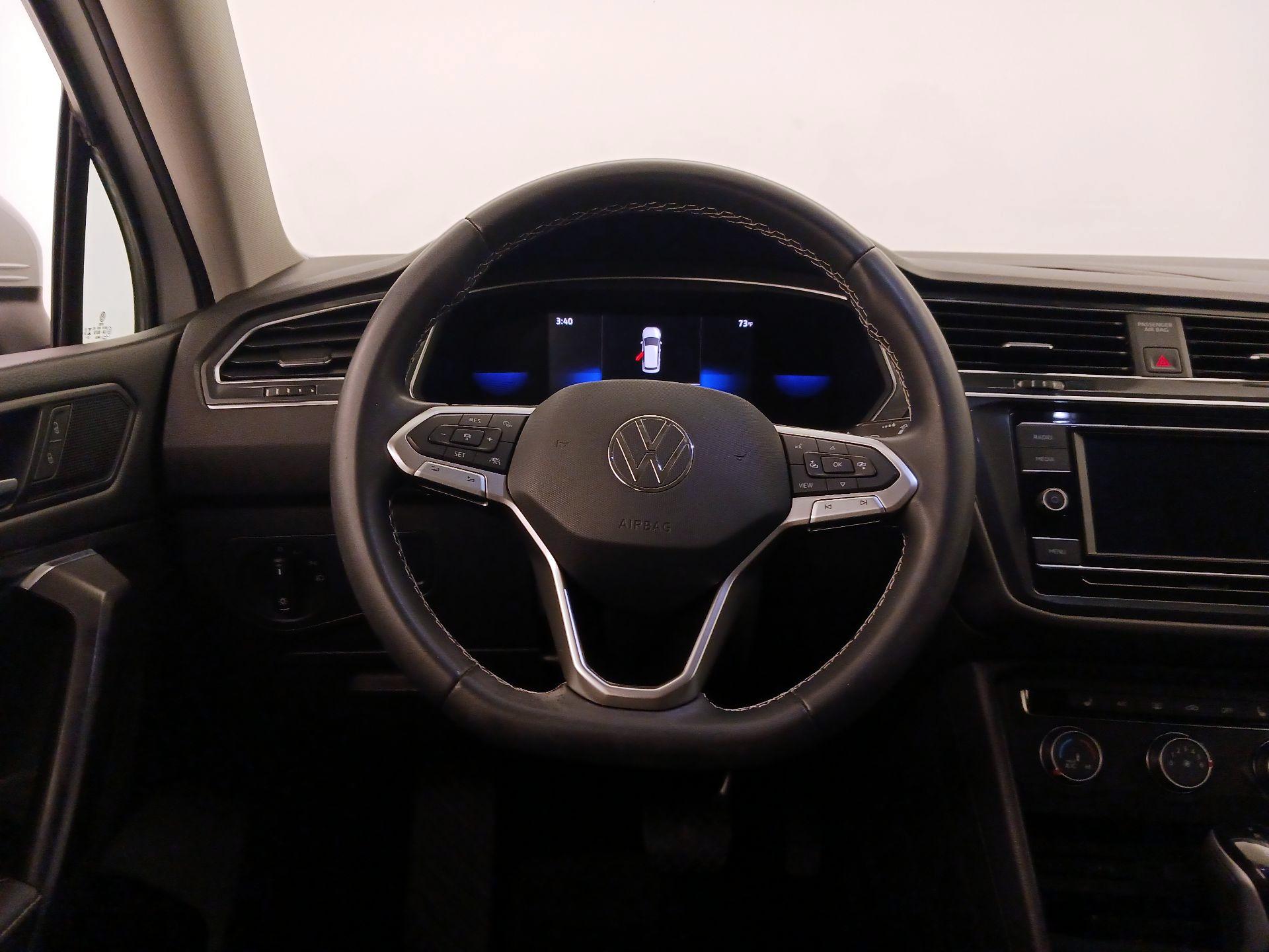 Thumbnail: 2023 Volkswagen Tiguan - 10