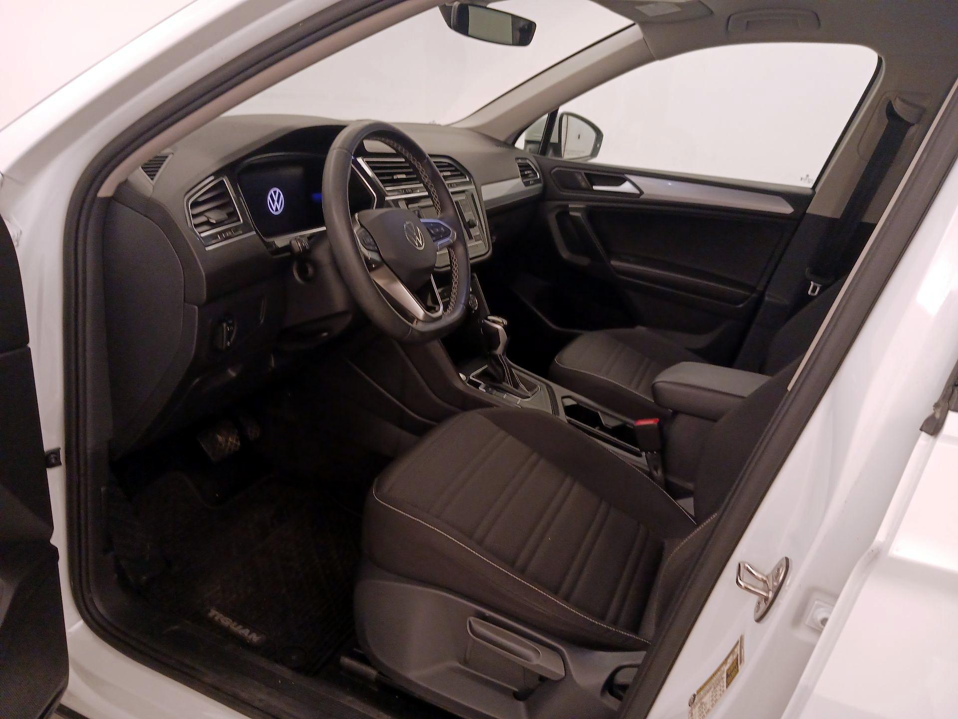 Thumbnail: 2023 Volkswagen Tiguan - 11