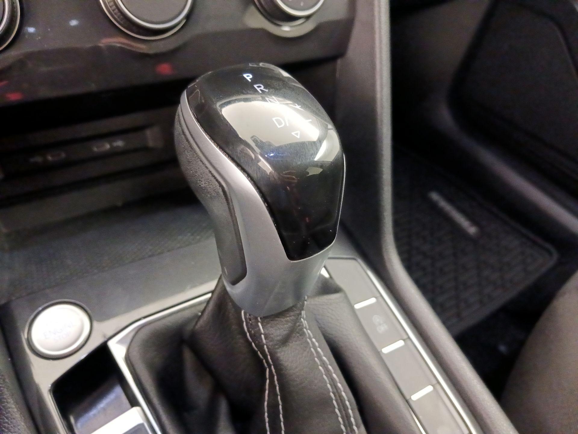 Thumbnail: 2023 Volkswagen Tiguan - 17