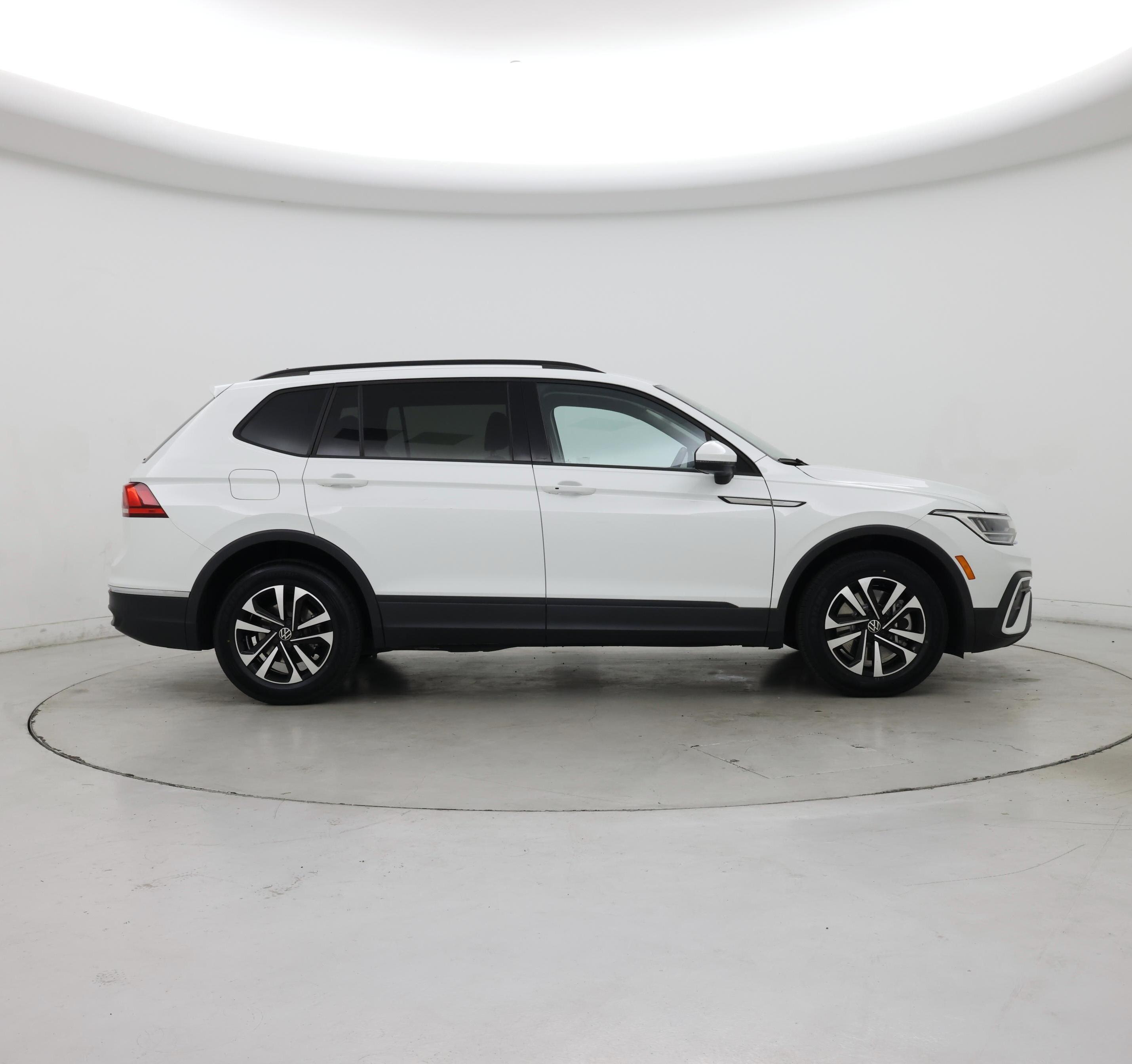 Thumbnail: 2023 Volkswagen Tiguan - 7