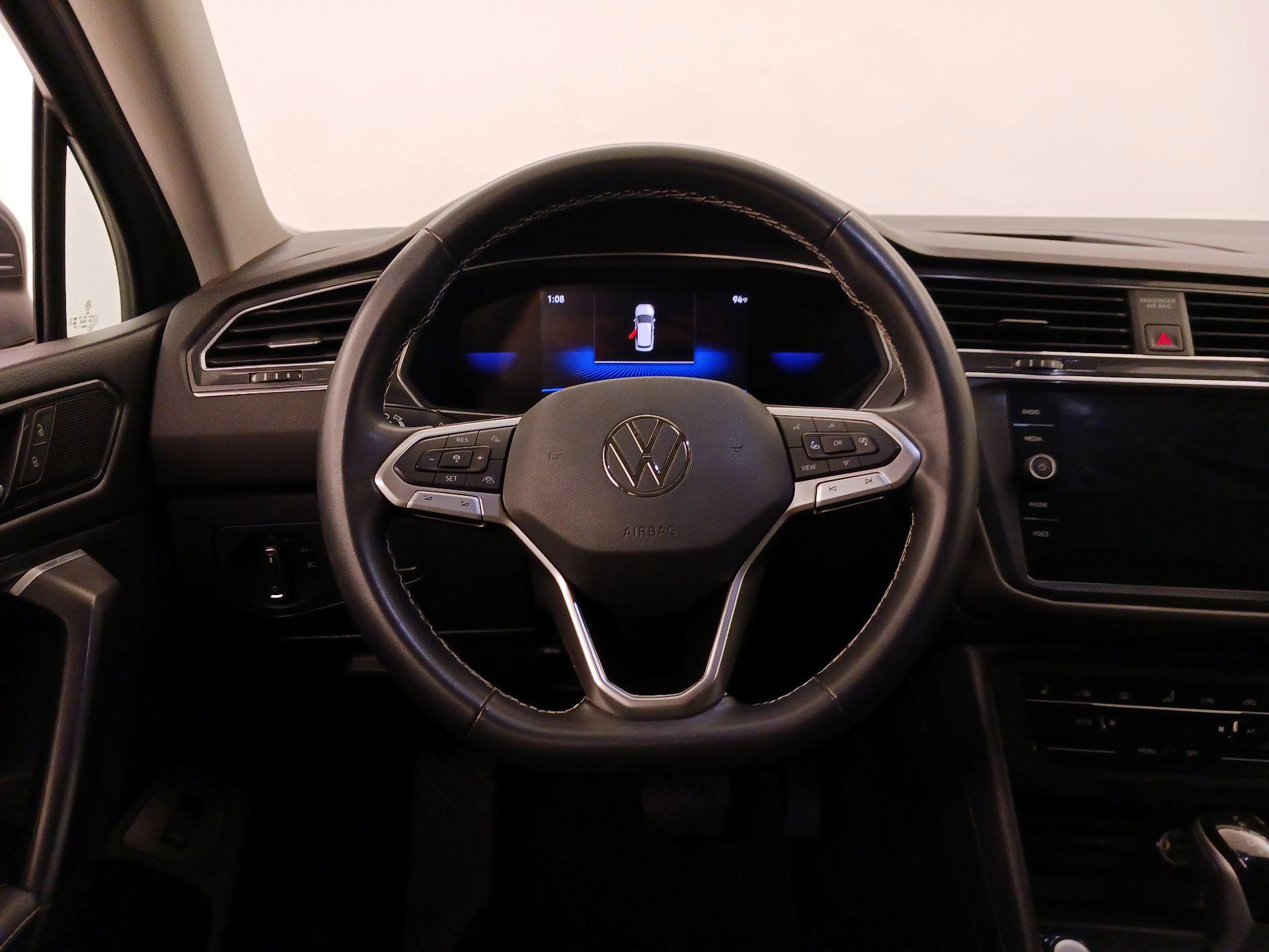 Thumbnail: 2023 Volkswagen Tiguan - 10