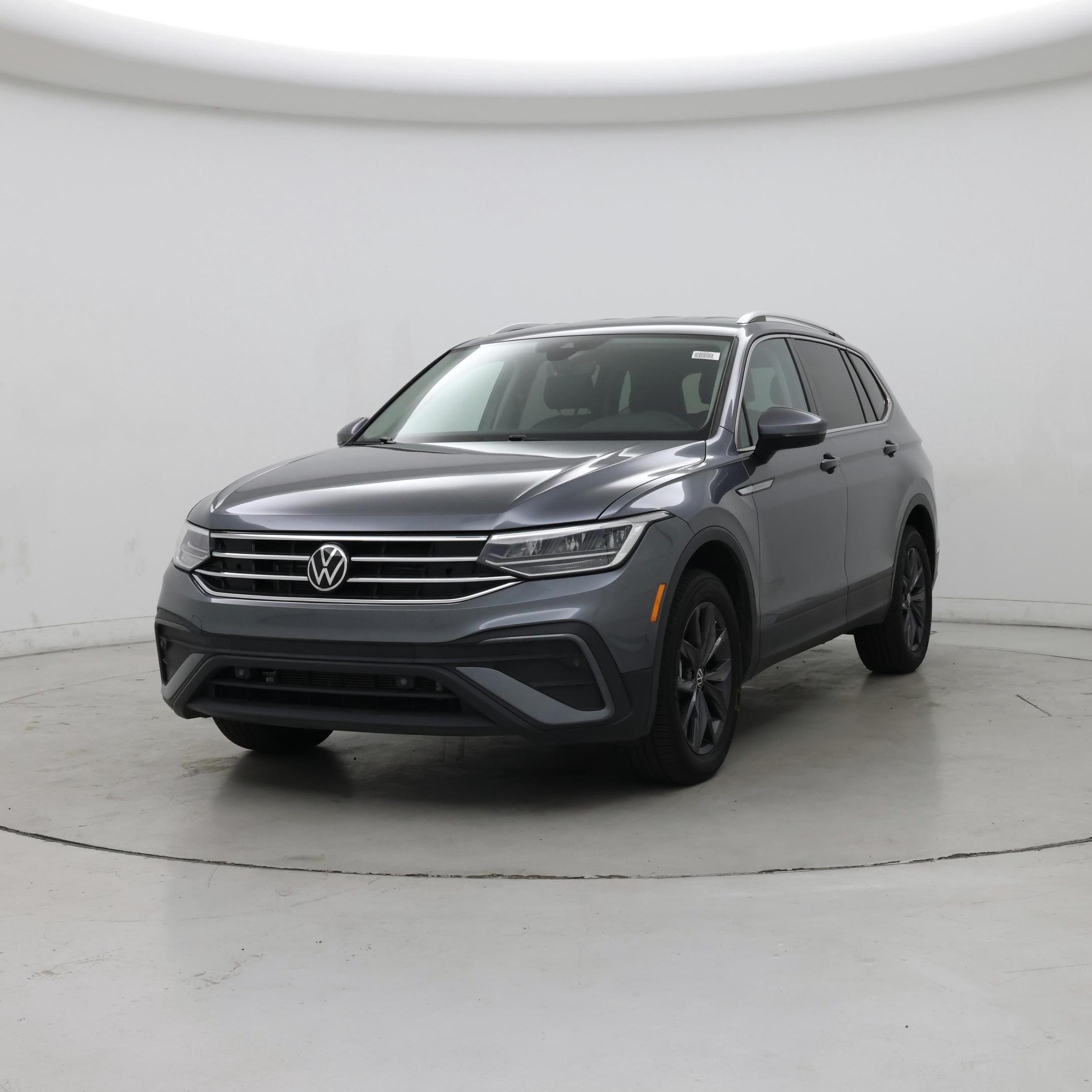 Thumbnail: 2023 Volkswagen Tiguan - 4