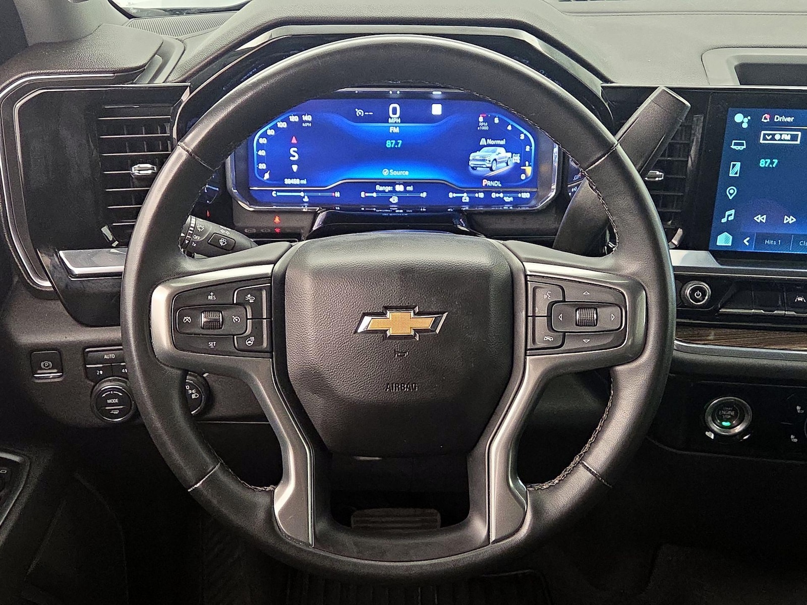 2023 Chevrolet Silverado 1500 LT - Photo 11