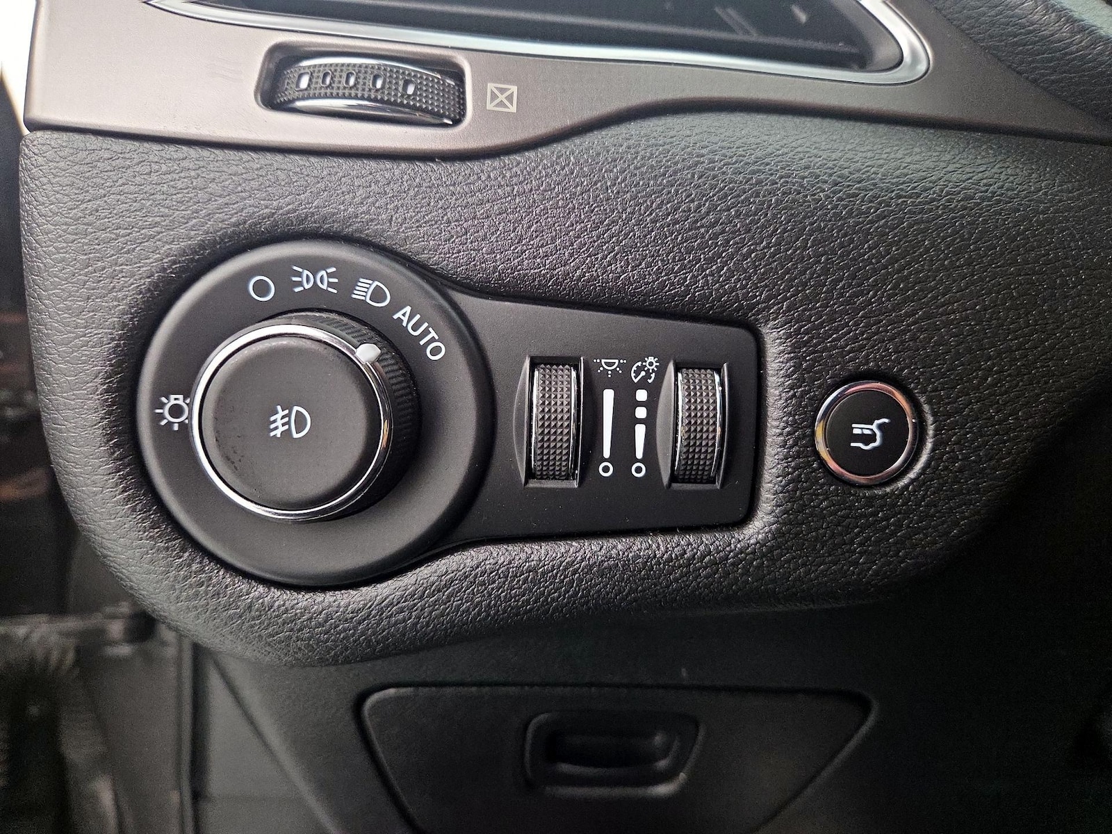 2022 Jeep Cherokee Latitude Lux - Photo 14