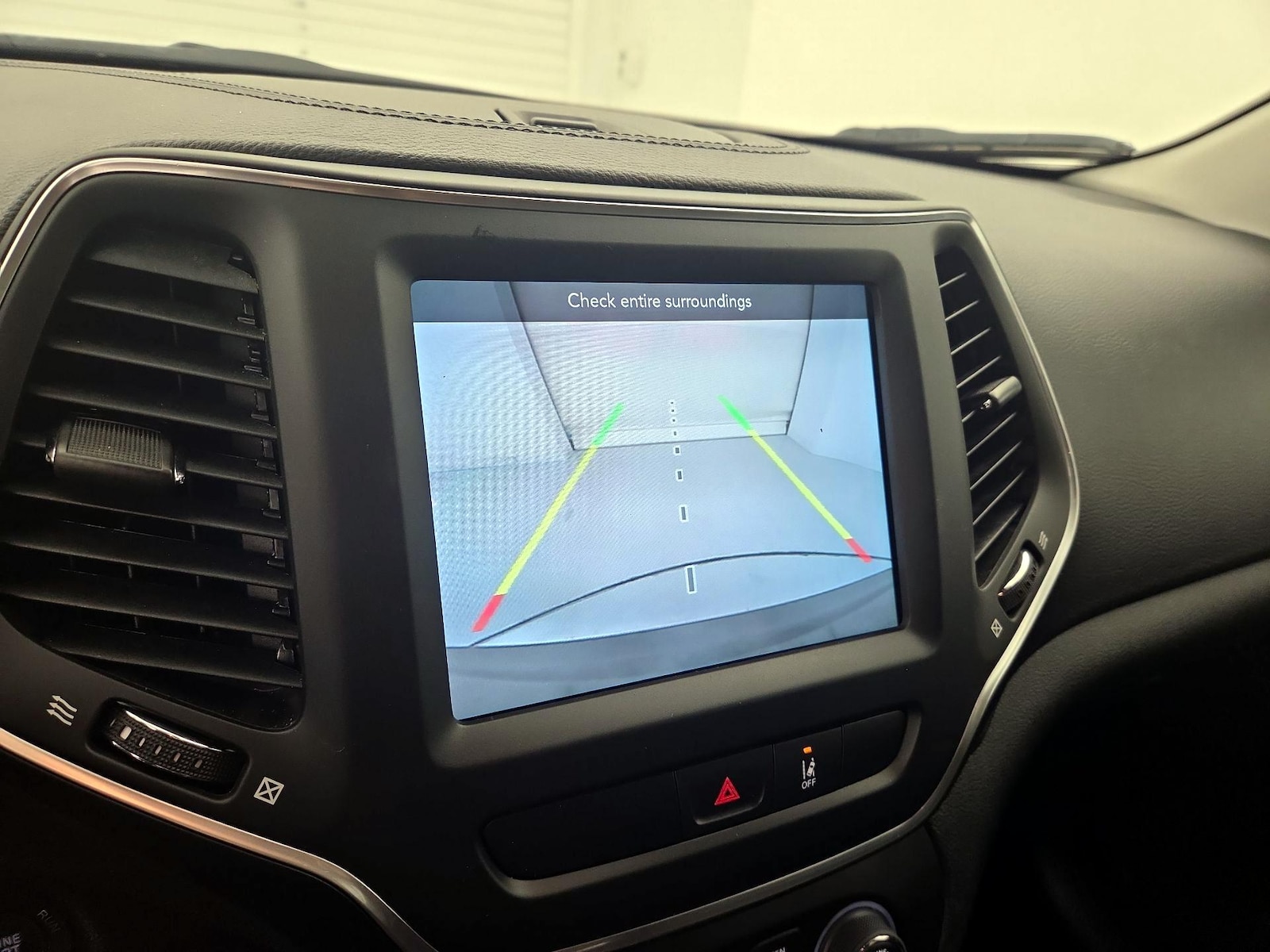 2022 Jeep Cherokee Latitude Lux - Photo 15
