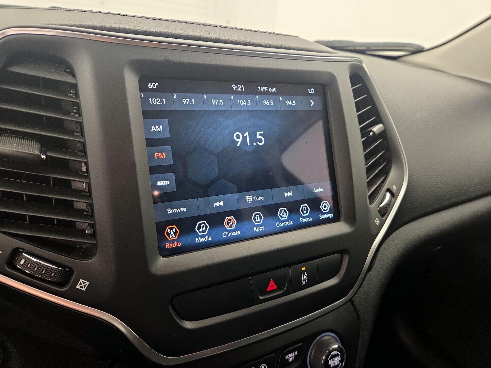 2022 Jeep Cherokee Latitude Lux - Photo 16