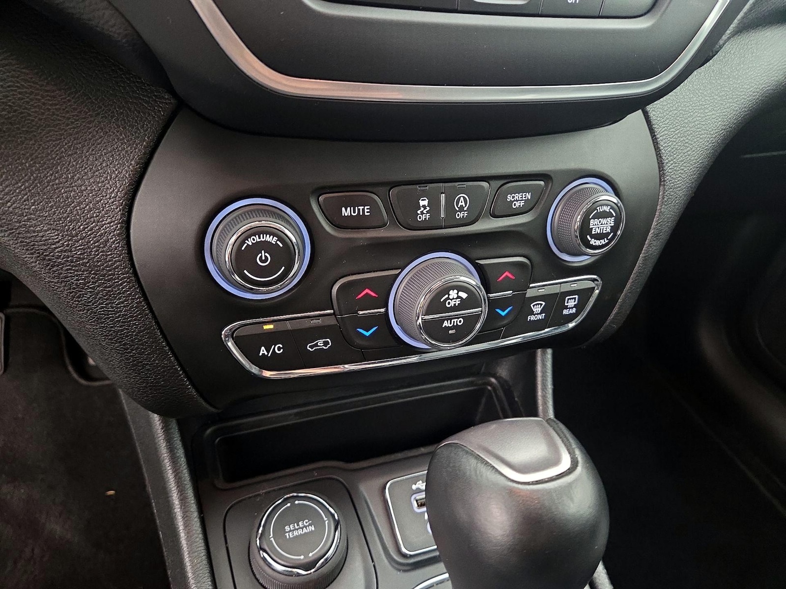 2022 Jeep Cherokee Latitude Lux - Photo 17