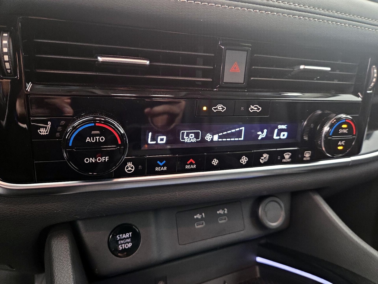 2024 Nissan Rogue SL - Photo 18
