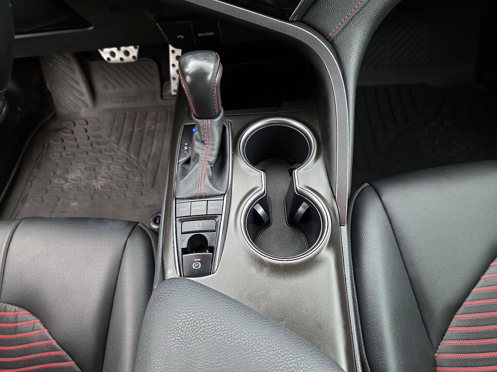 2023 Toyota Camry TRD - Photo 19