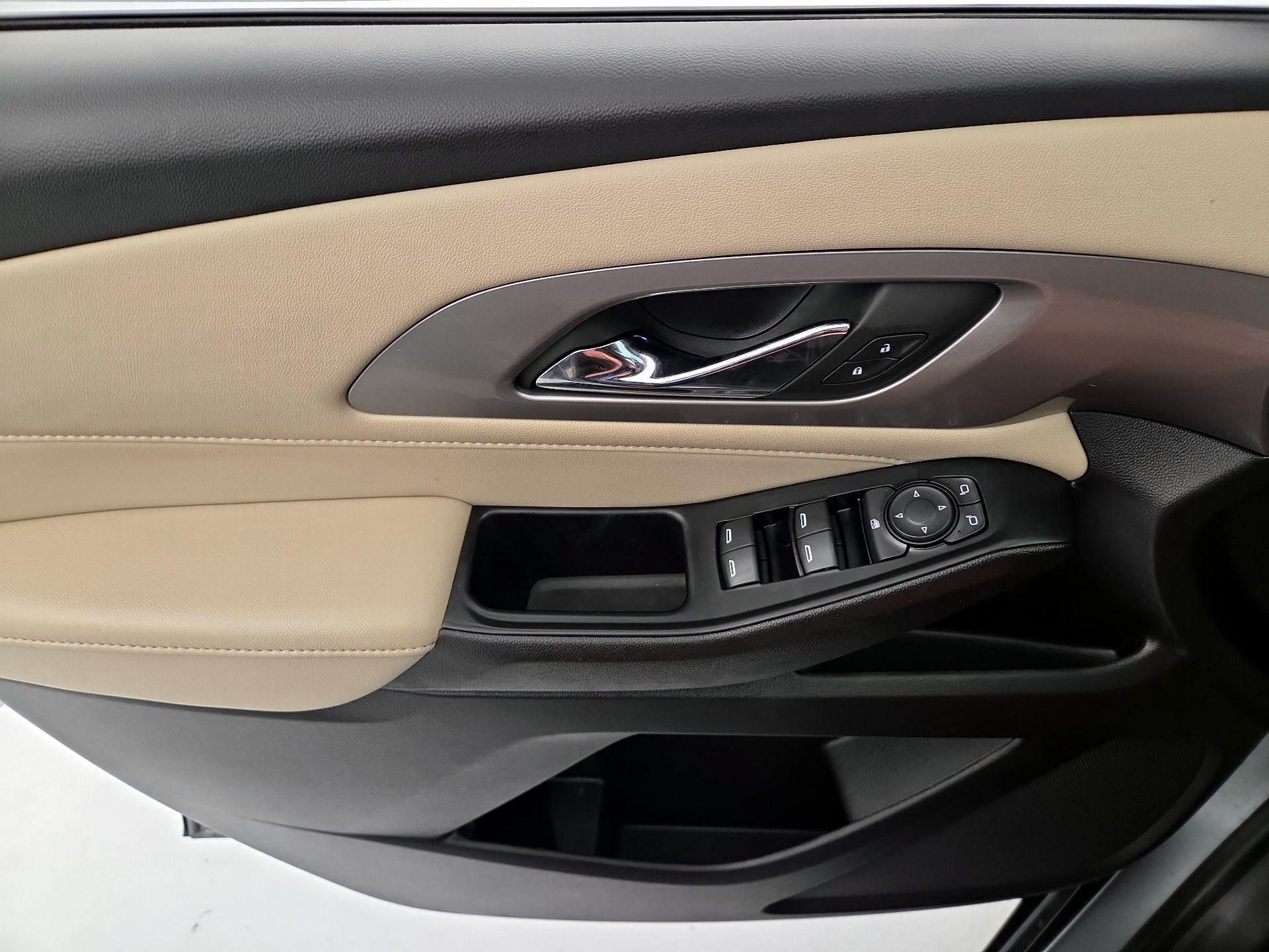 Thumbnail: 2023 Chevrolet Traverse - 12