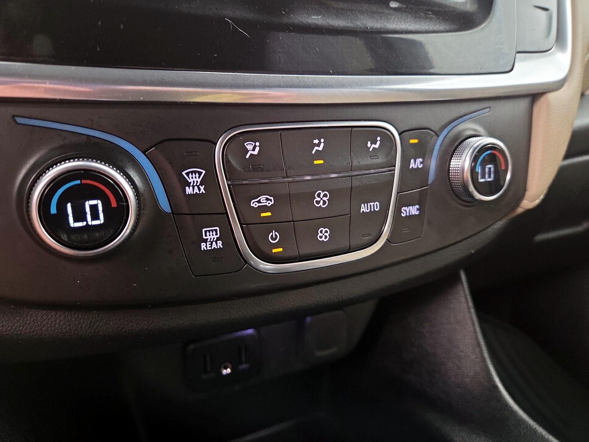 Thumbnail: 2023 Chevrolet Traverse - 16