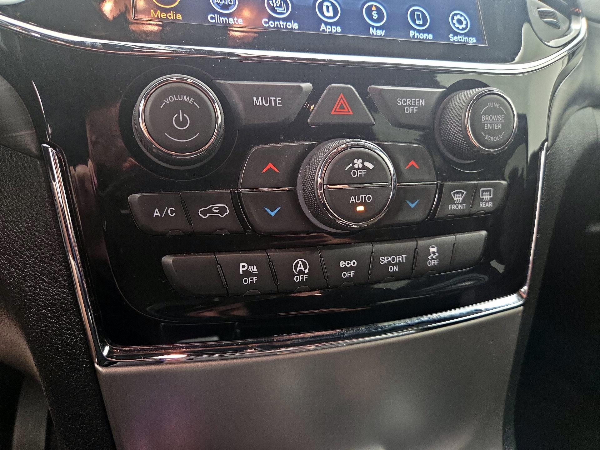 Thumbnail: 2020 Jeep Grand Cherokee - 17