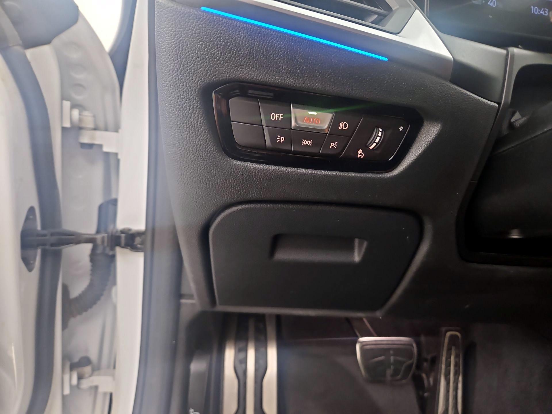 Thumbnail: 2022 BMW i4 - 13