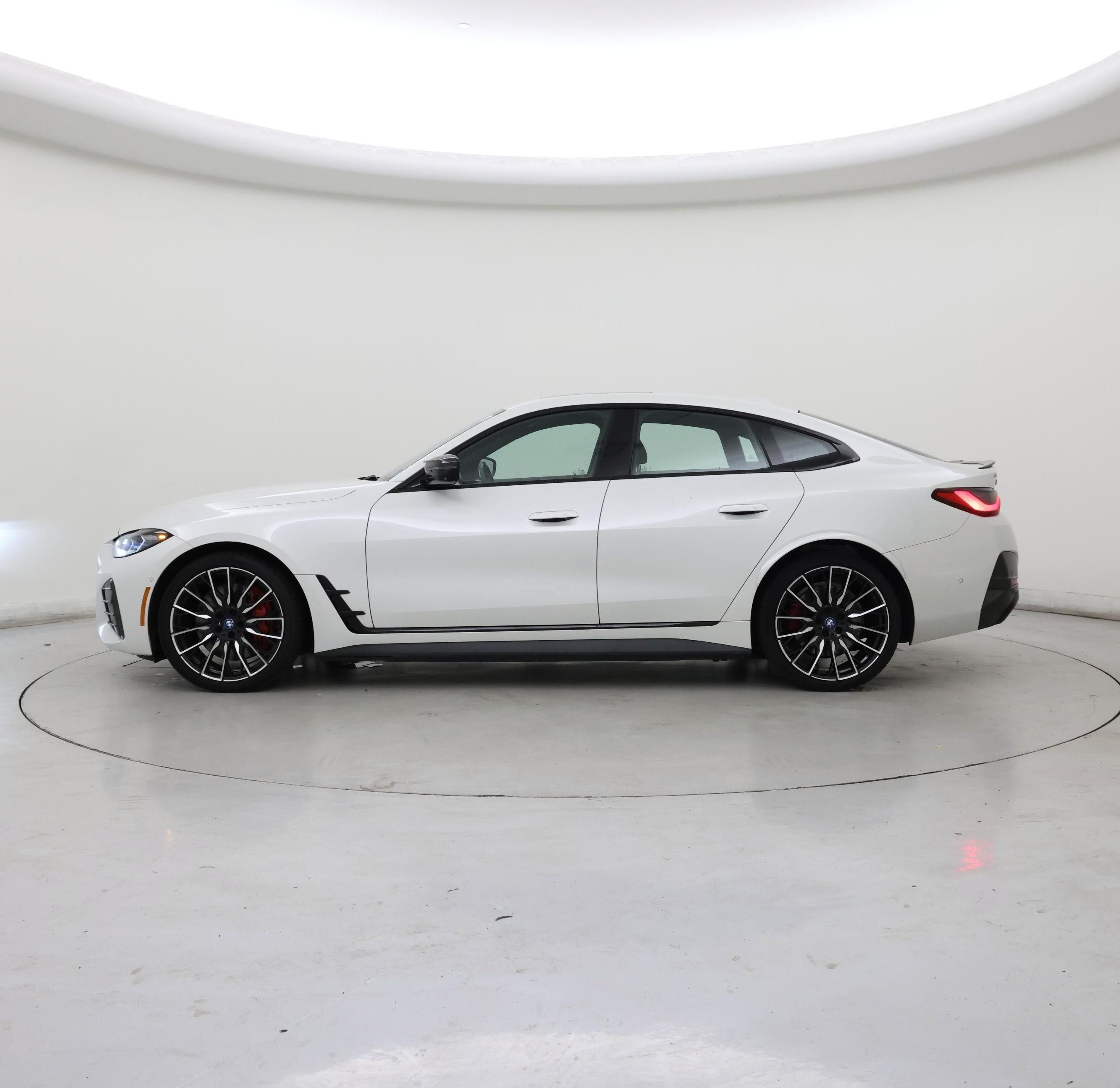 Thumbnail: 2022 BMW i4 - 3