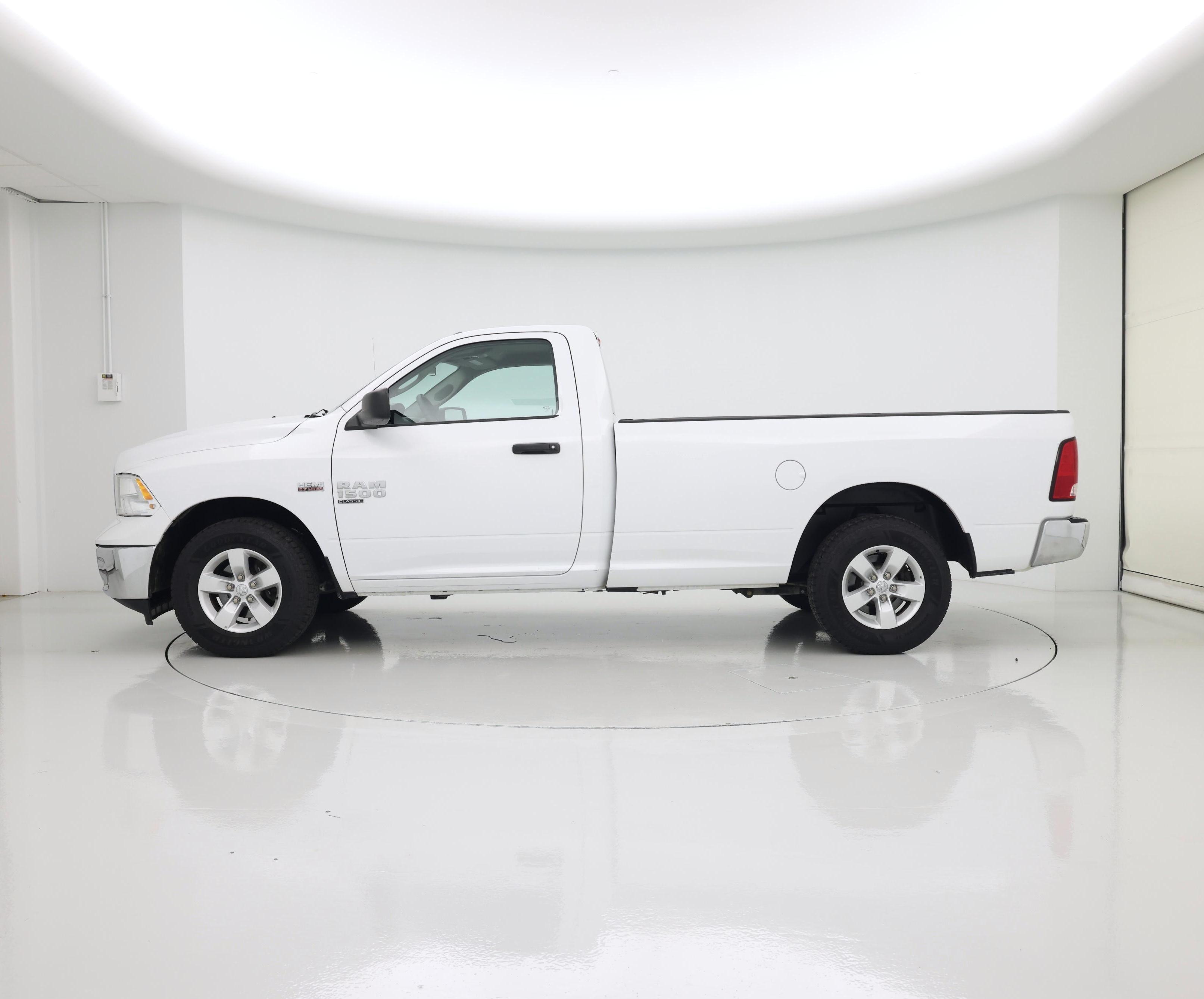 Thumbnail: 2021 RAM 1500 Classic - 3