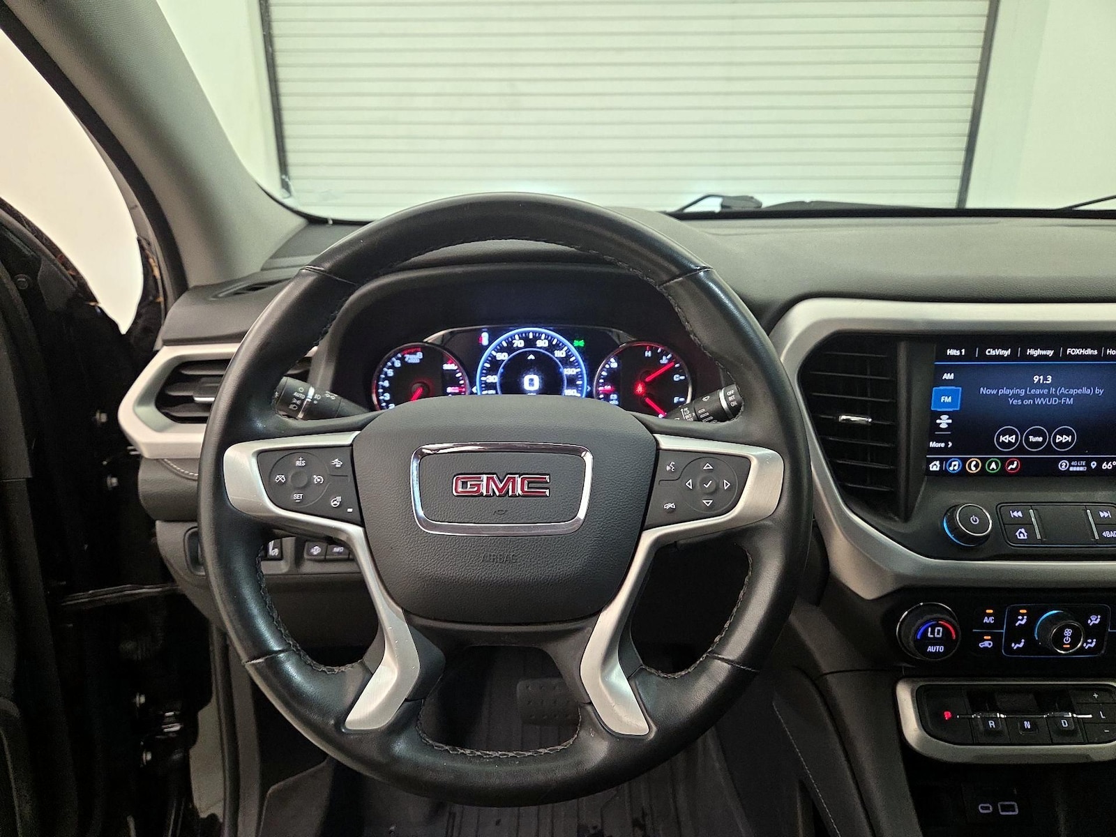 2023 GMC Acadia SLT - Photo 11