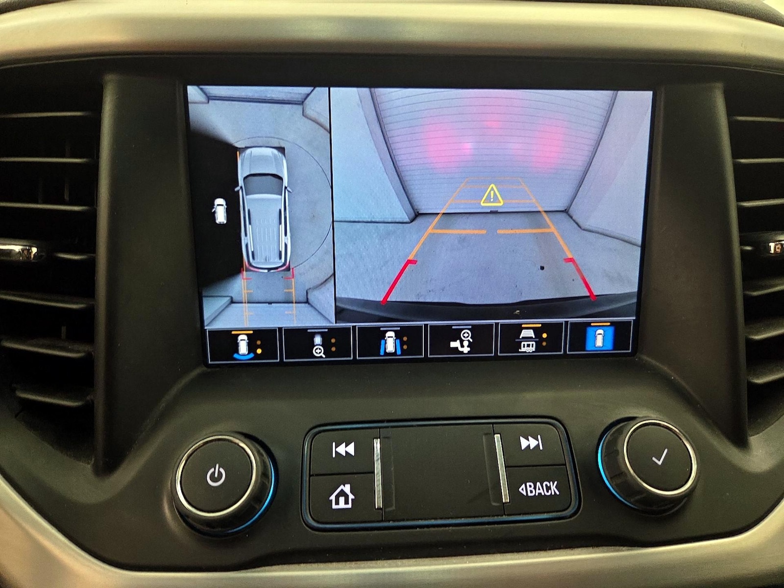 2023 GMC Acadia SLT - Photo 14