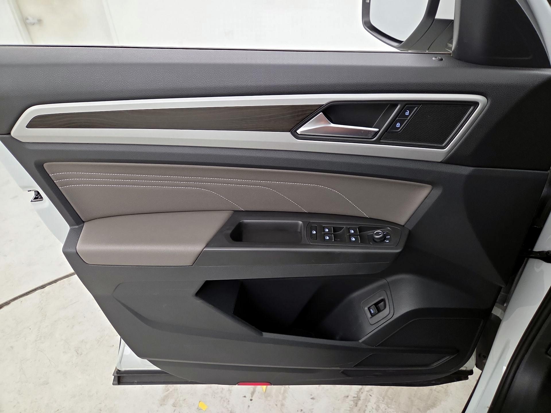 Thumbnail: 2023 Volkswagen Atlas - 12