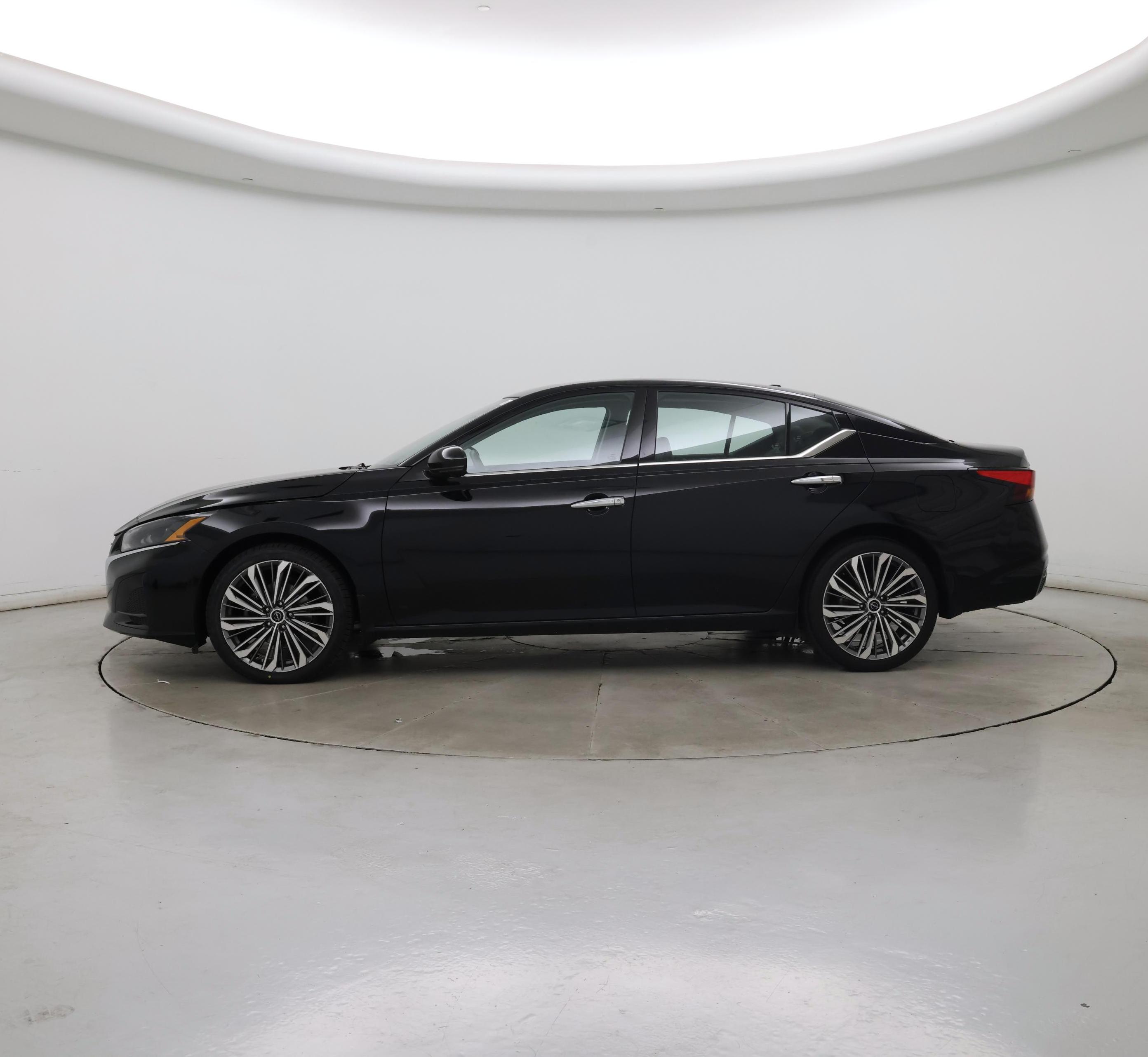 Thumbnail: 2023 Nissan Altima - 3