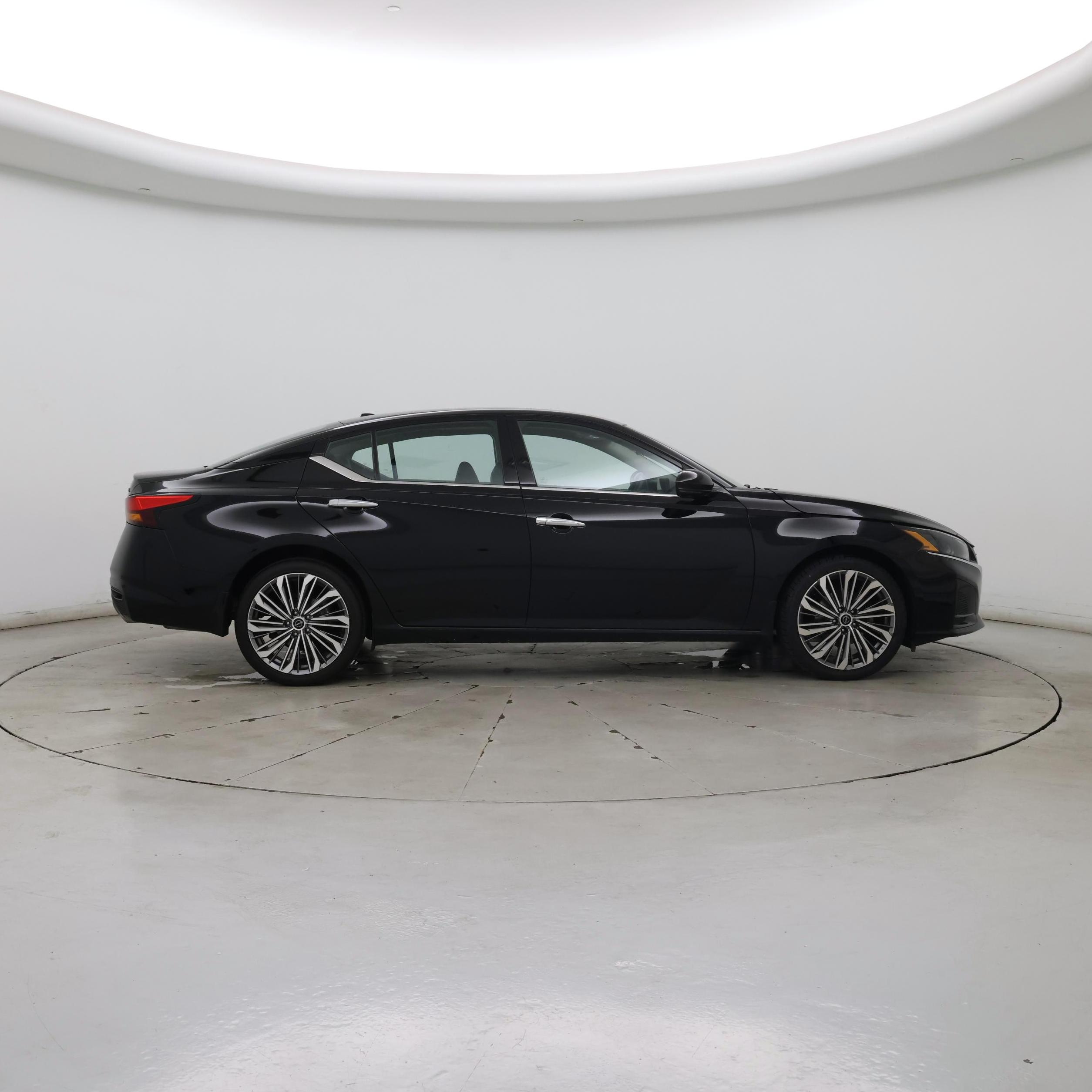 Thumbnail: 2023 Nissan Altima - 7