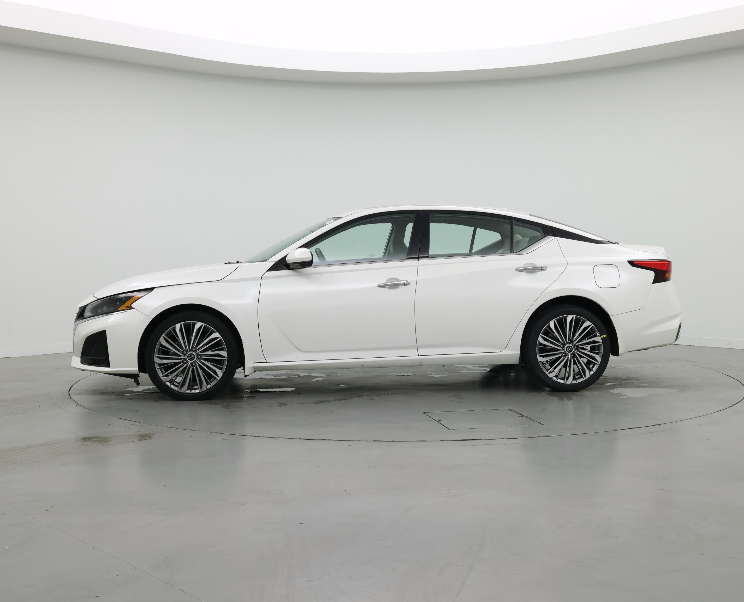Thumbnail: 2023 Nissan Altima - 3