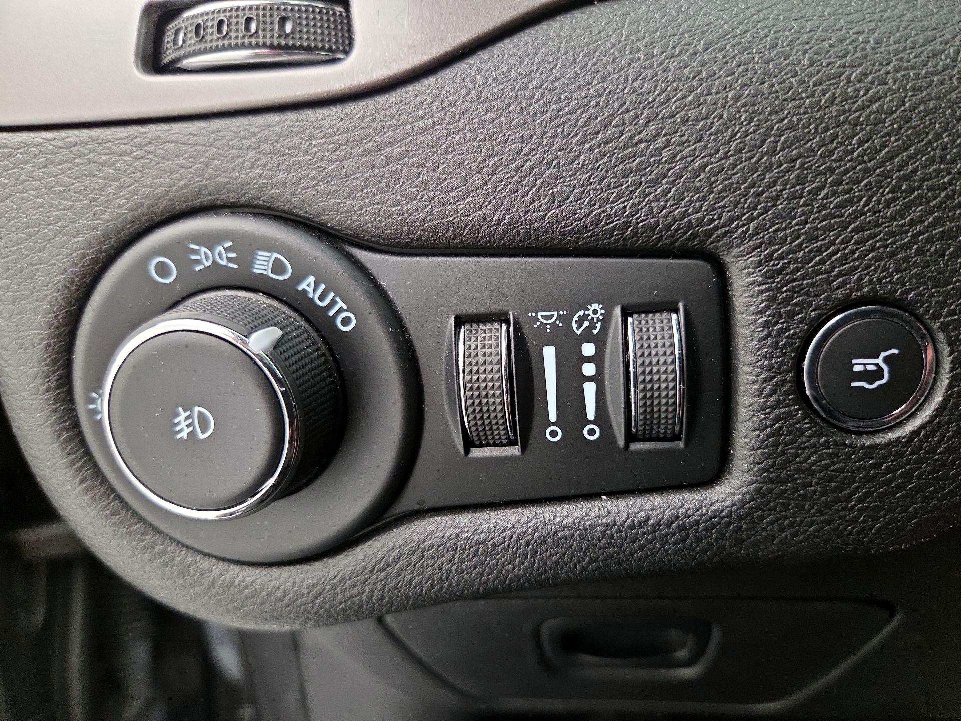 Thumbnail: 2021 Jeep Cherokee - 13