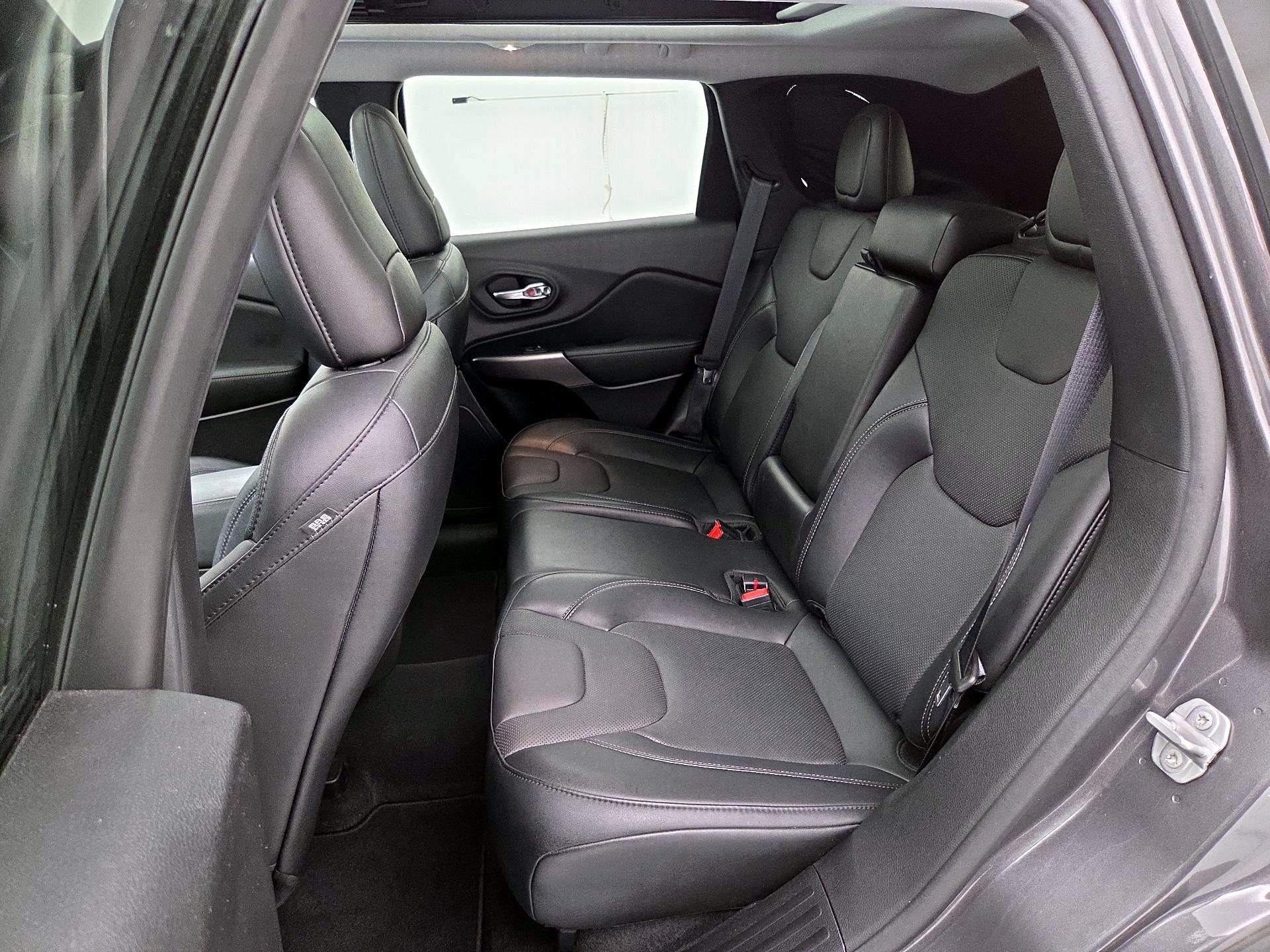Thumbnail: 2021 Jeep Cherokee - 20