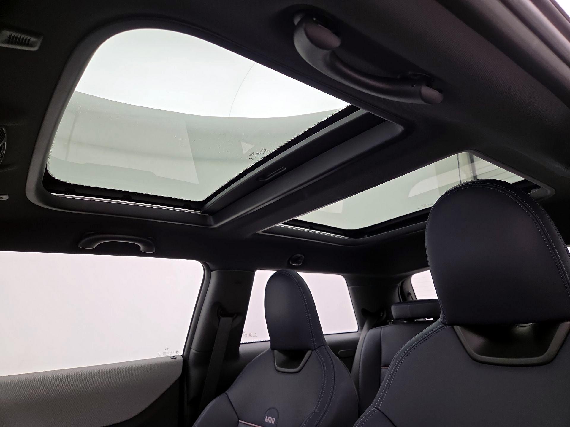 Thumbnail: 2025 MINI Cooper Hardtop - 17