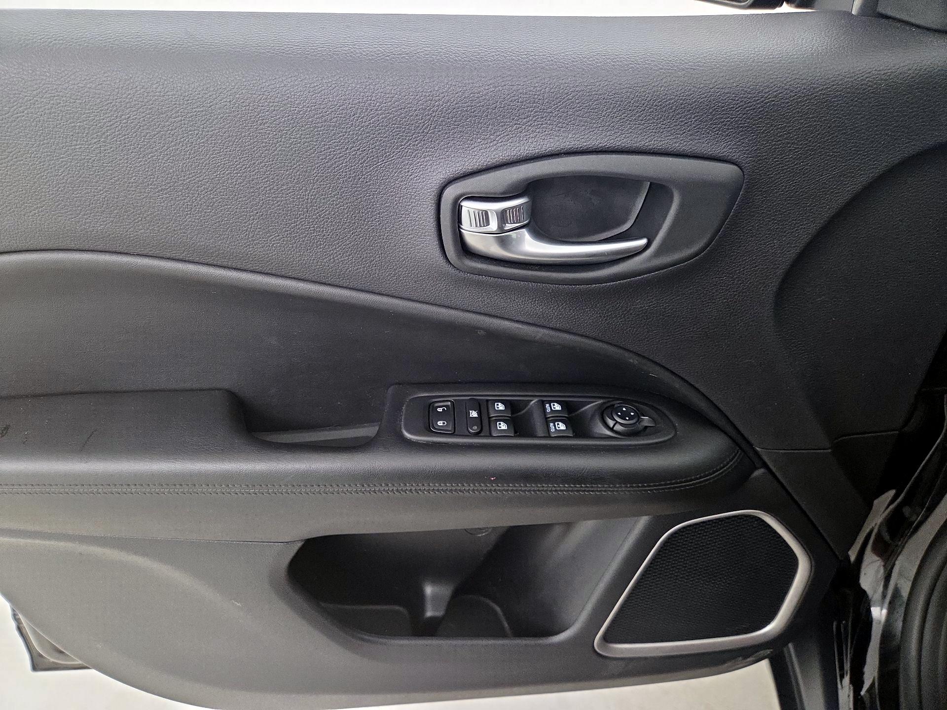 Thumbnail: 2021 Jeep Compass - 12