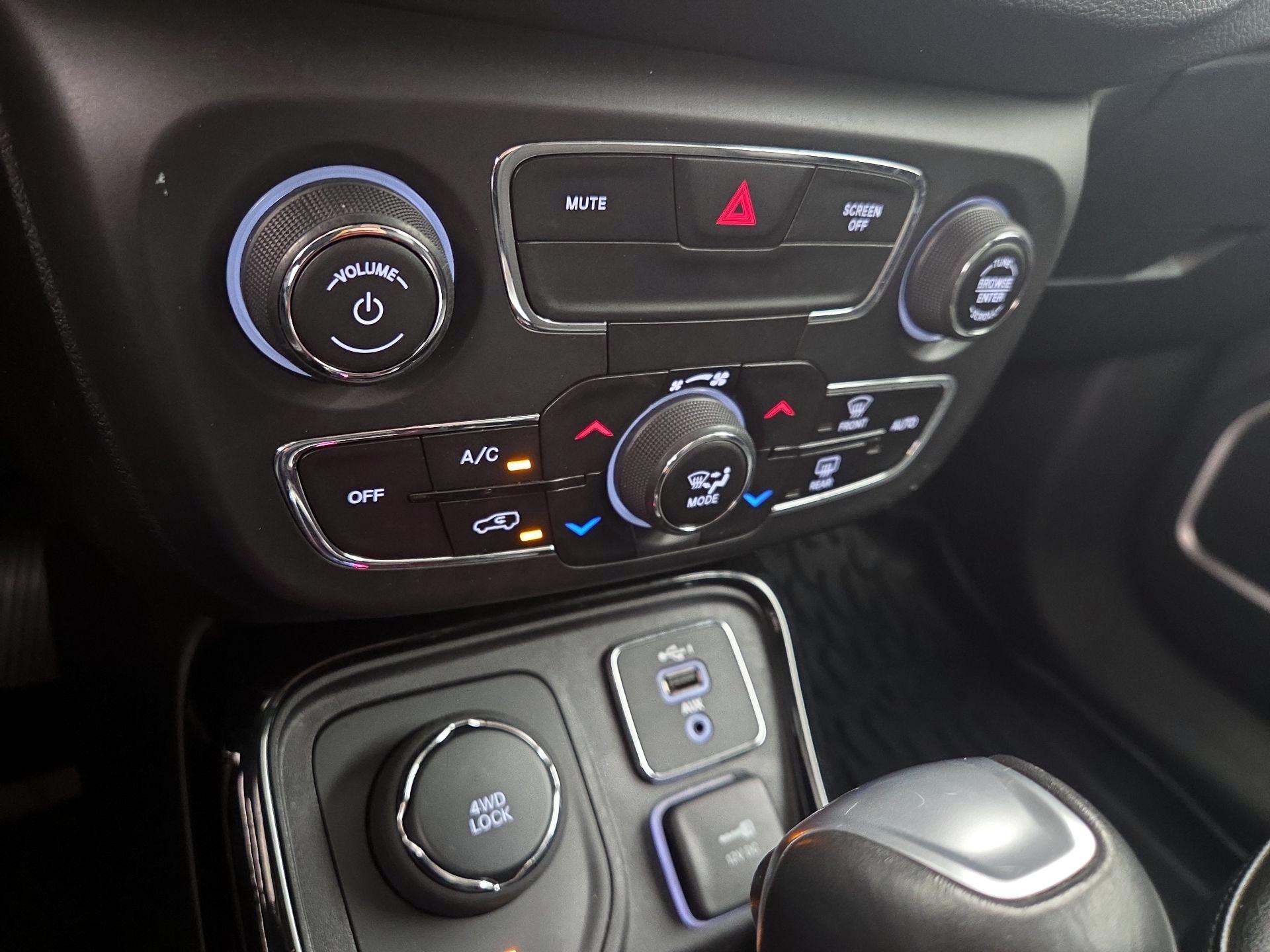 Thumbnail: 2021 Jeep Compass - 16