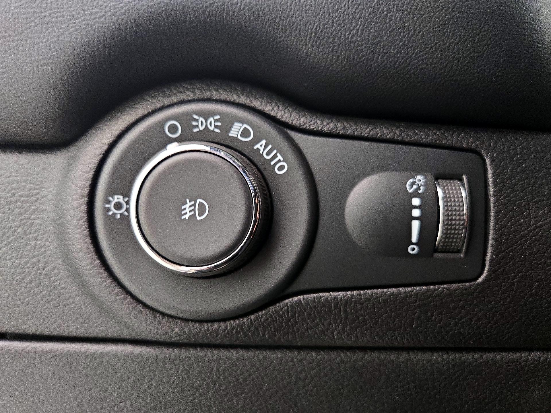Thumbnail: 2022 Dodge Durango - 13