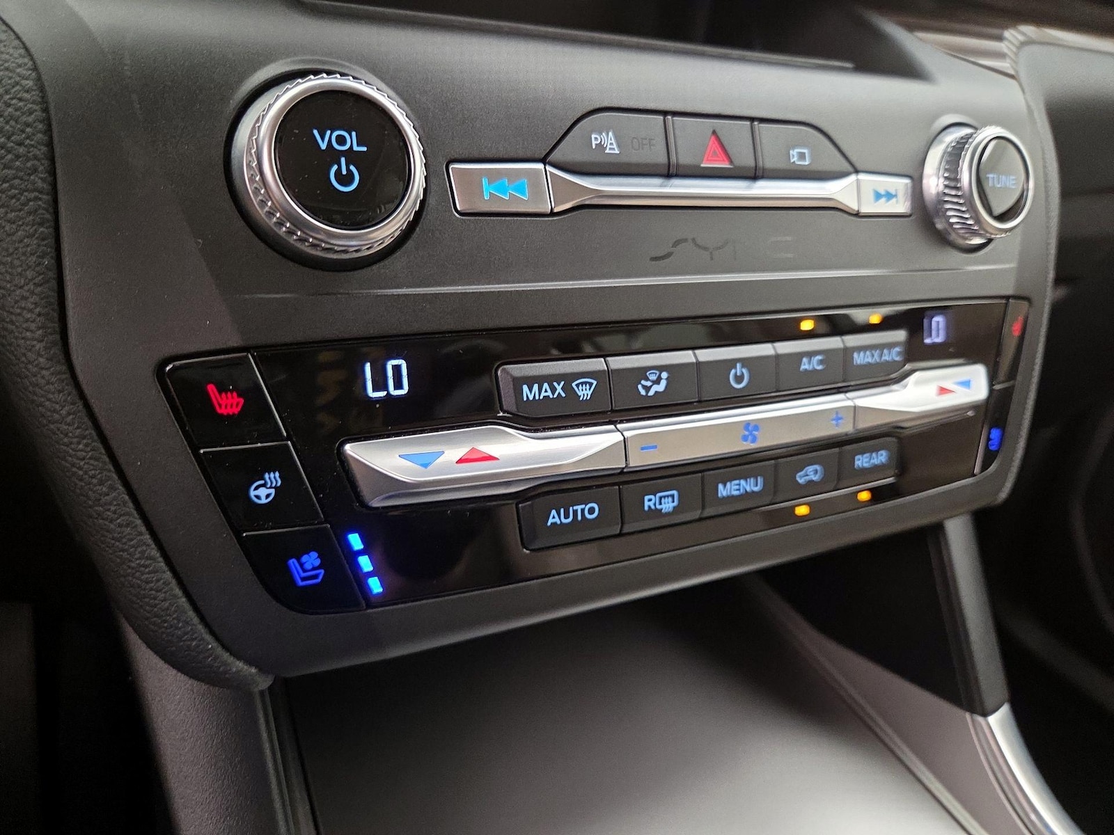 2020 Ford Explorer Limited - Photo 18
