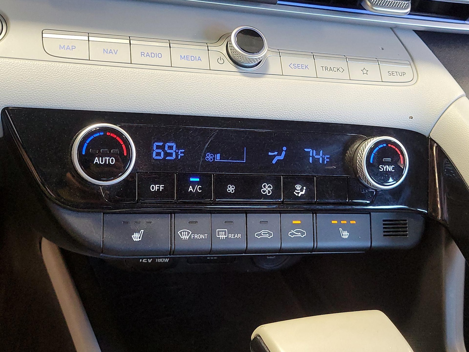 2021 Hyundai Elantra Limited - Photo 18