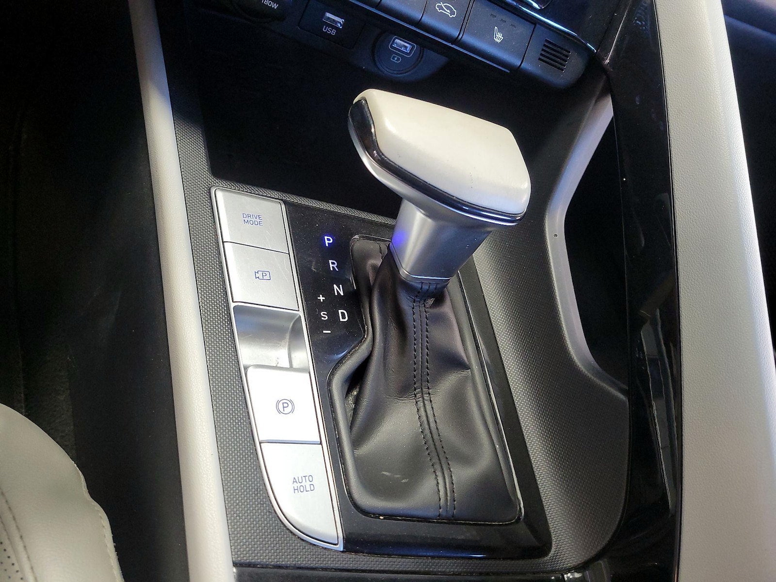 2021 Hyundai Elantra Limited - Photo 19