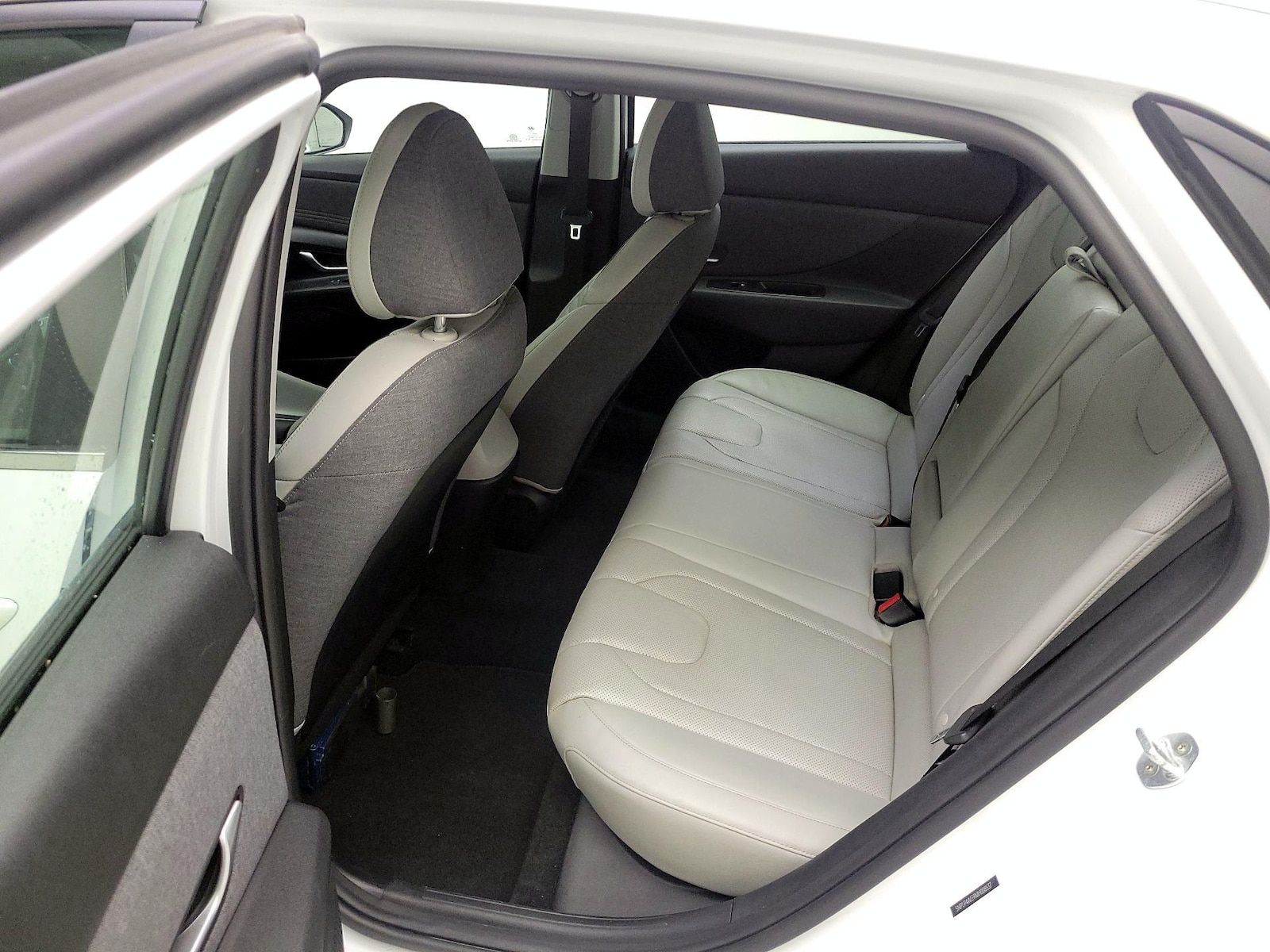 2021 Hyundai Elantra Limited - Photo 22