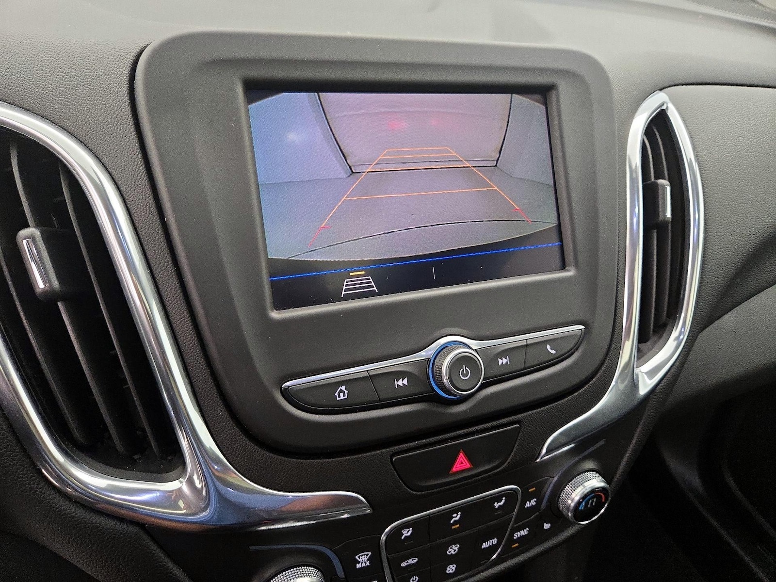 2020 Chevrolet Equinox LT - Photo 15