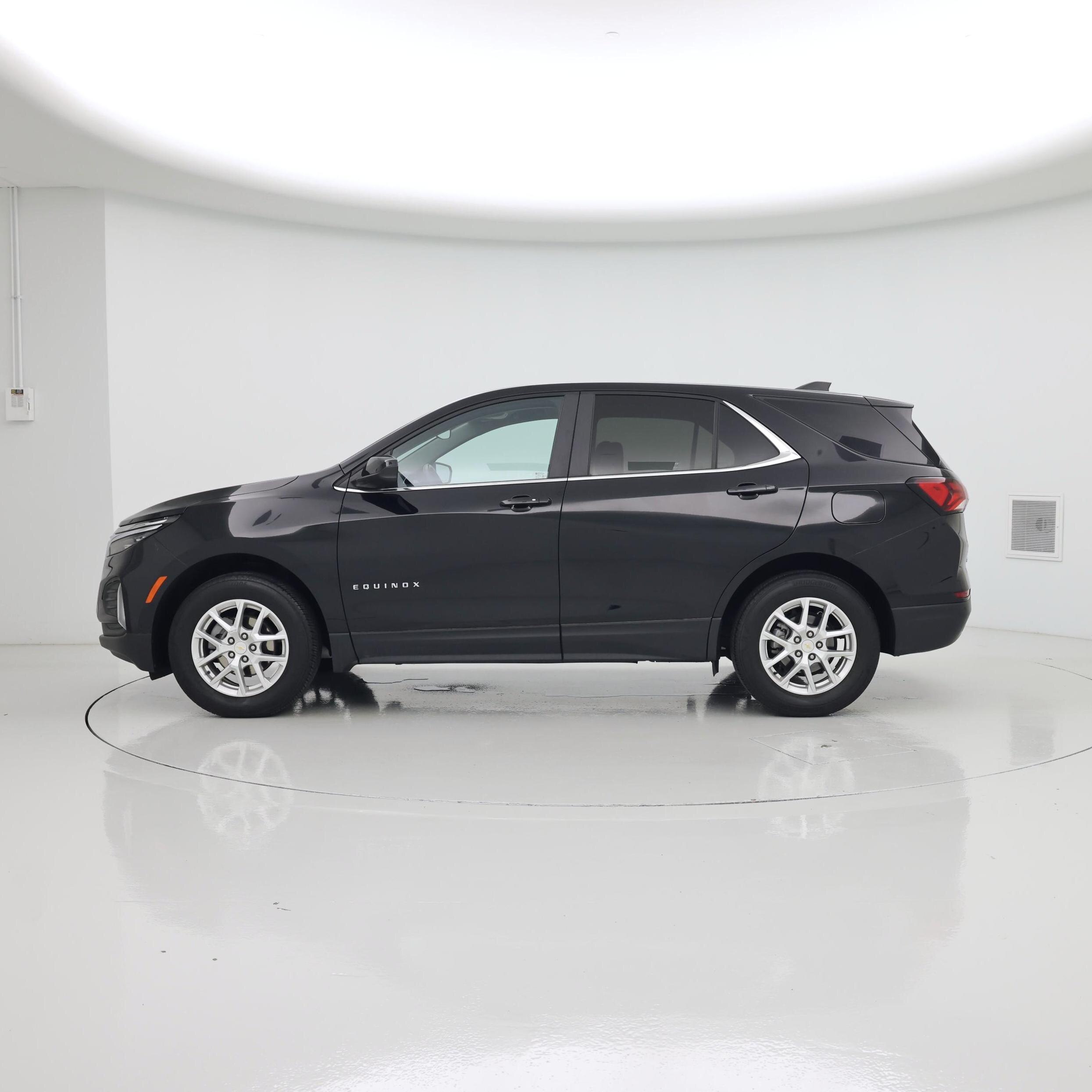 Thumbnail: 2023 Chevrolet Equinox - 3