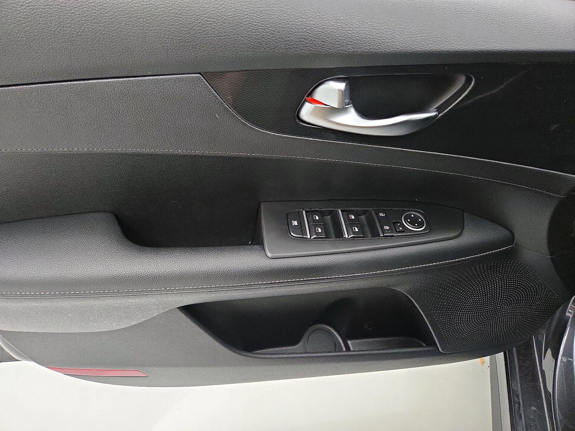 Thumbnail: 2023 Kia Forte - 12