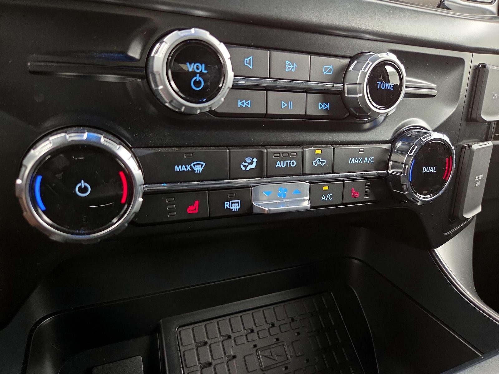 2024 Ford F-150 XLT - Photo 18